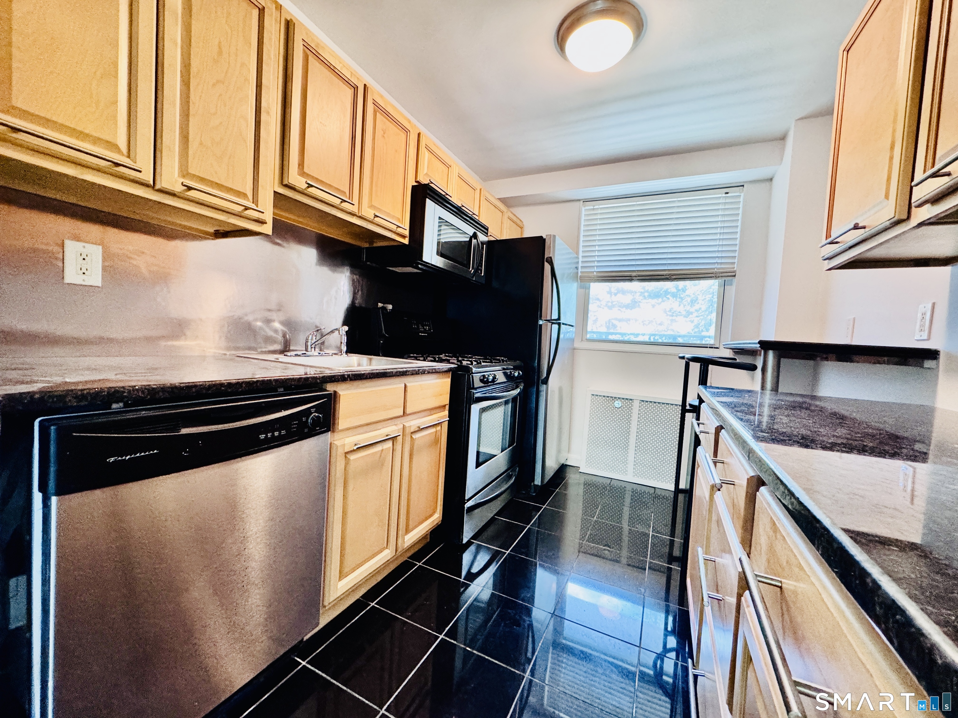 91 Strawberry Hill 425 Avenue Property Photo 2