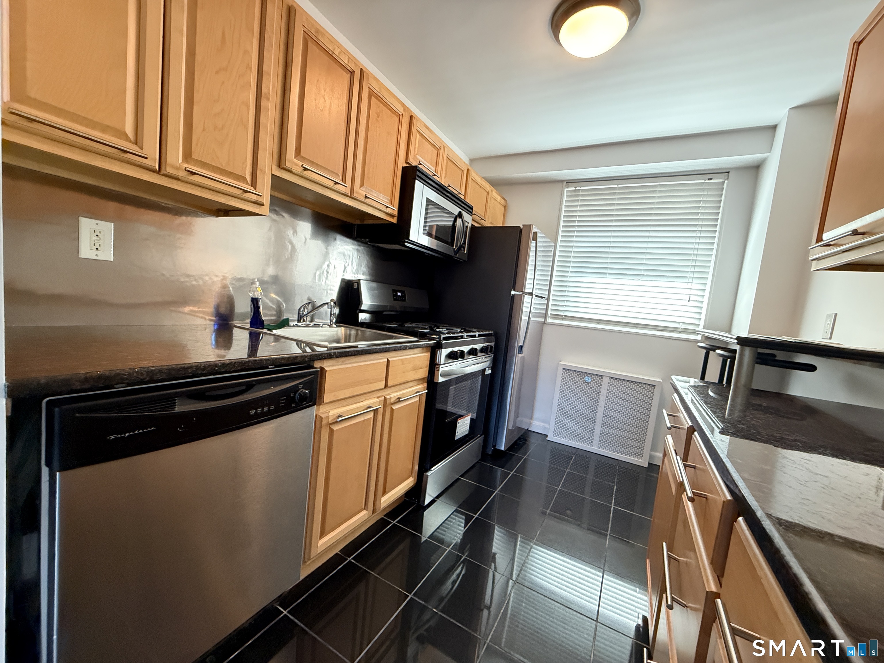 91 Strawberry Hill 425 Avenue Property Photo 2