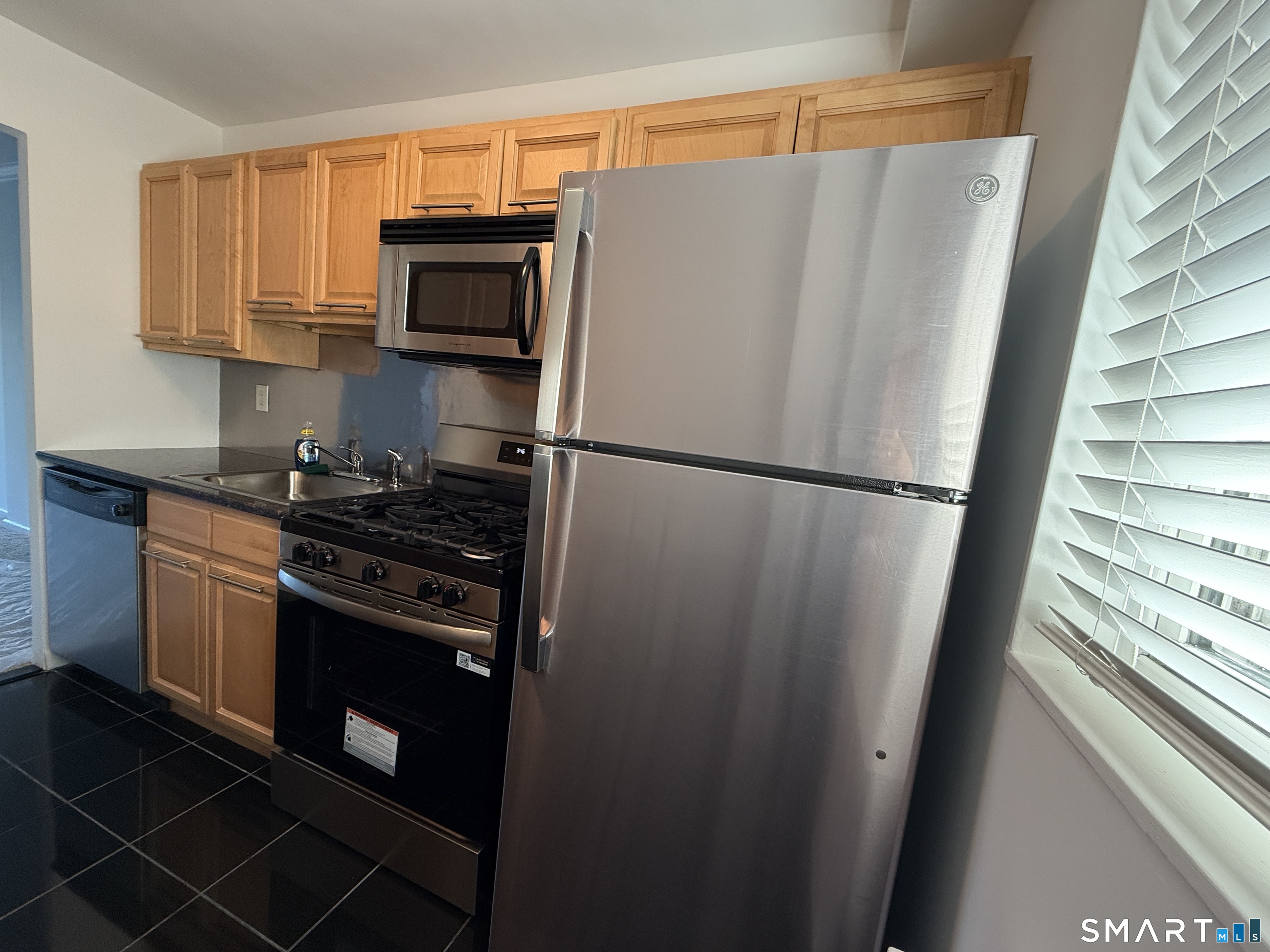 91 Strawberry Hill 425 Avenue Property Photo 3