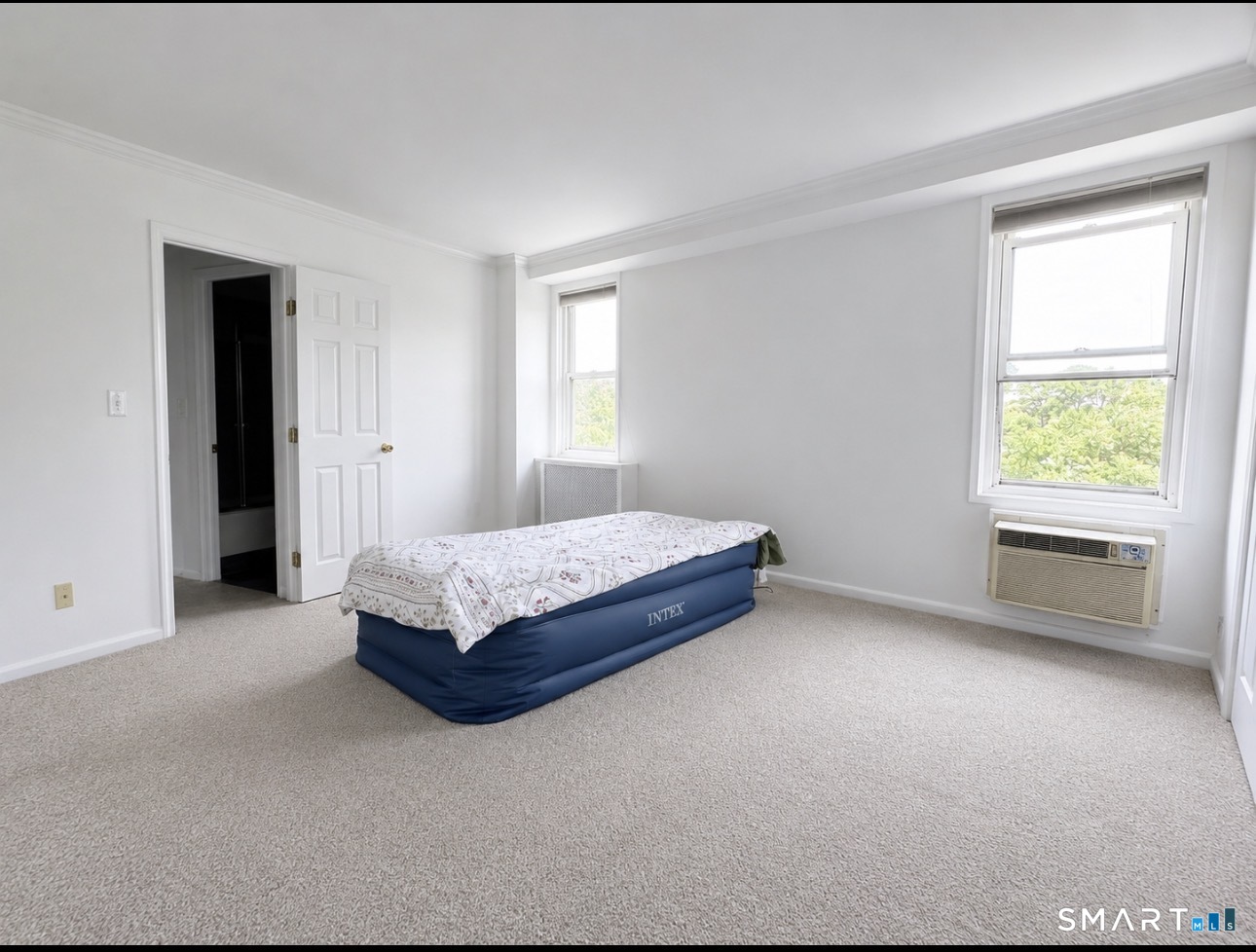91 Strawberry Hill 425 Avenue Property Photo 12