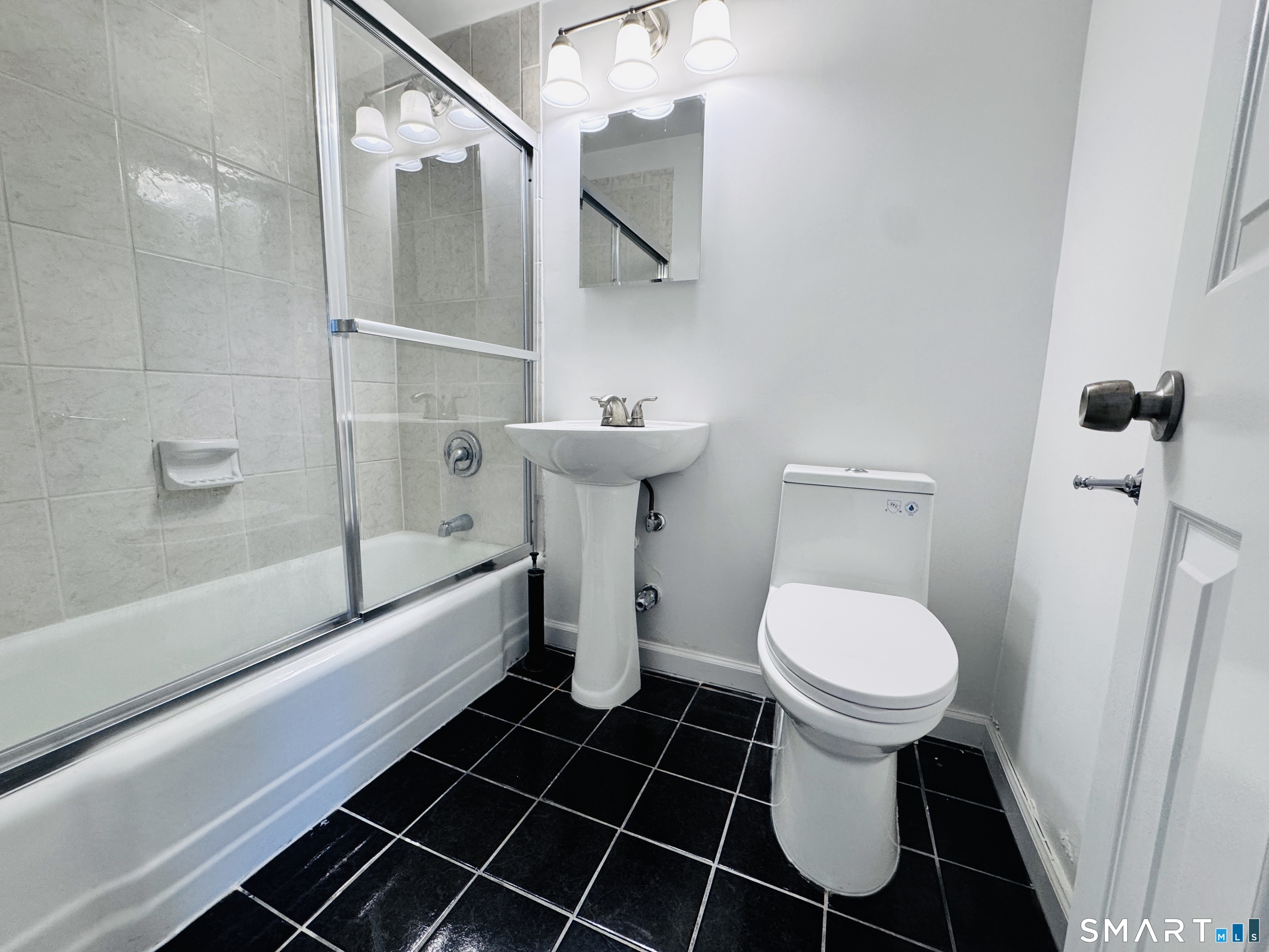 91 Strawberry Hill 425 Avenue Property Photo 13