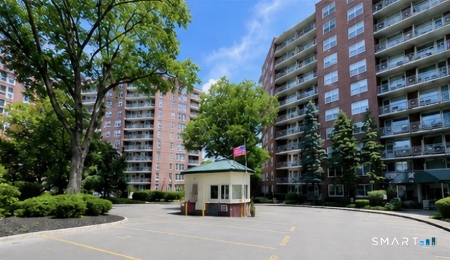 91 Strawberry Hill 425 Avenue Property Photo 28