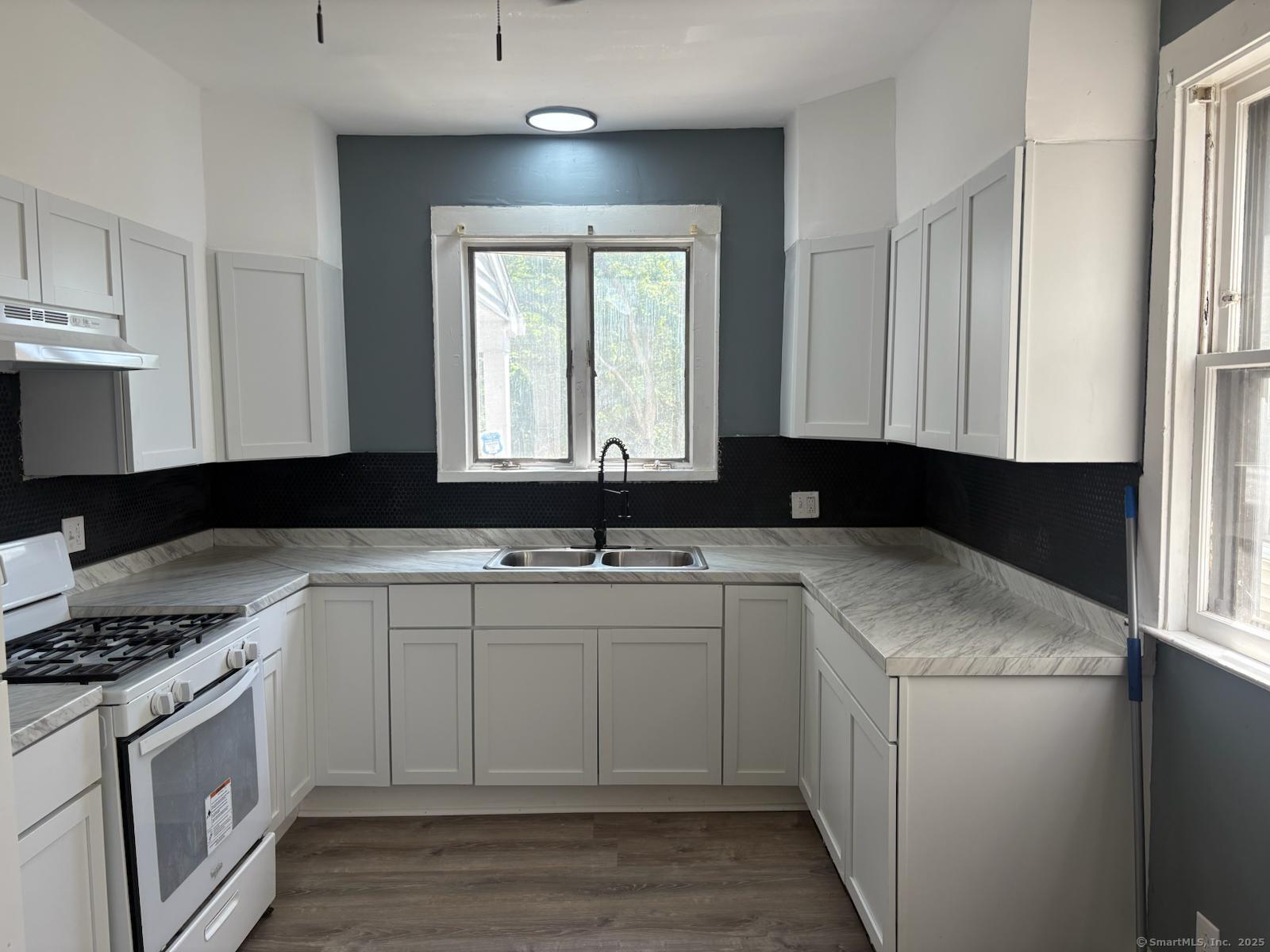 319 Sherman 1st Fl Avenue Property Photo 6
