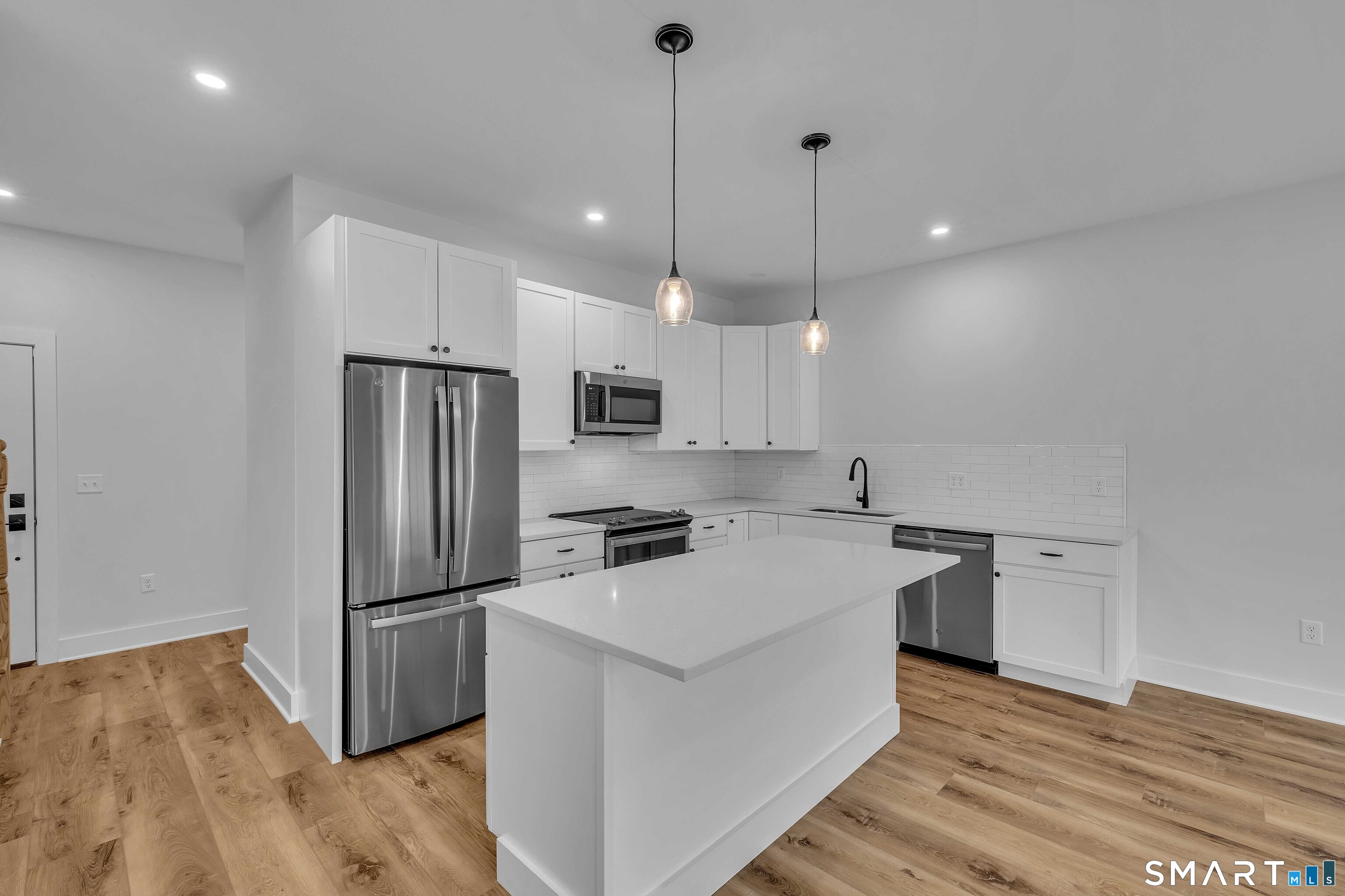 138 Boston Post 17 Road Property Photo 7