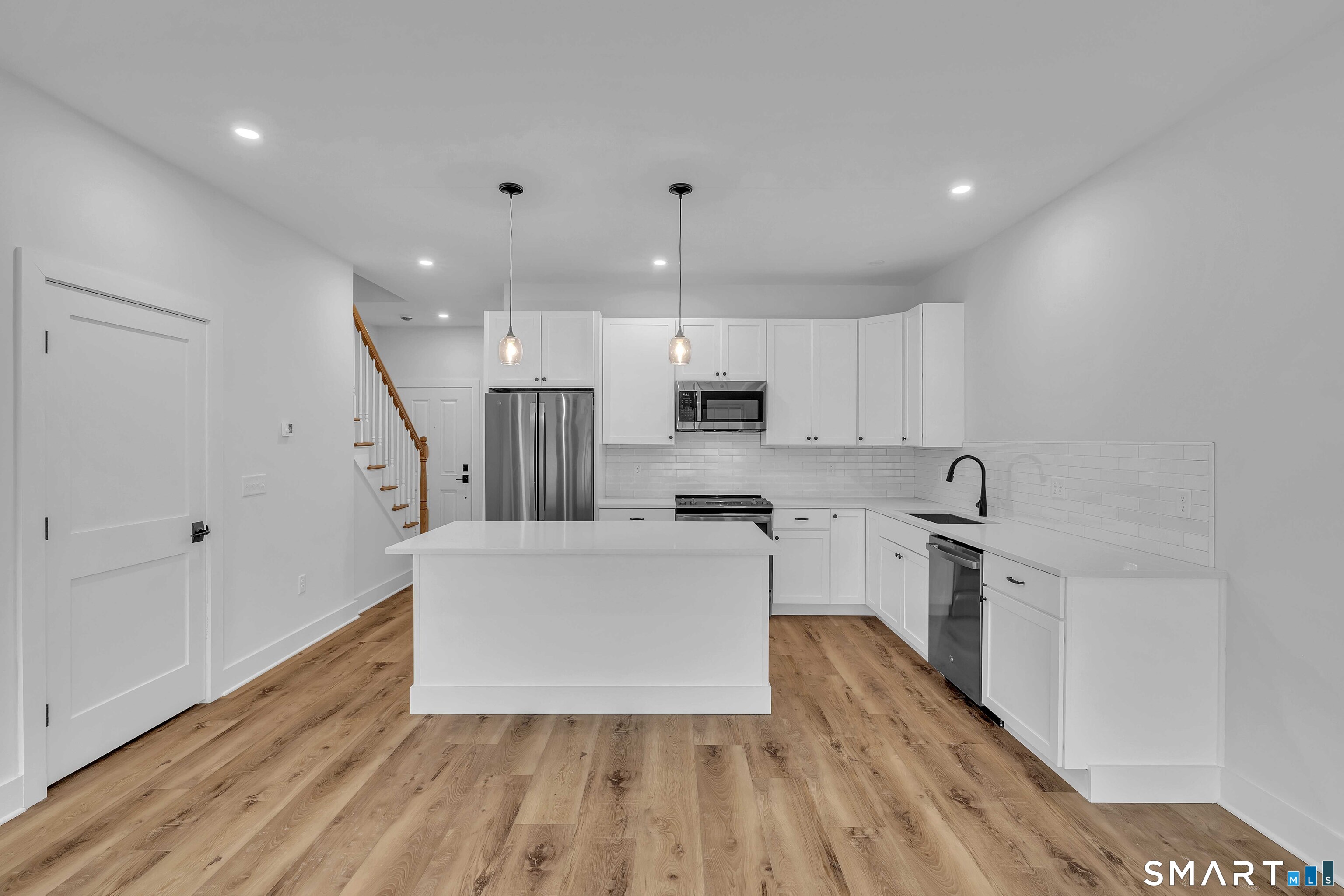 138 Boston Post 17 Road Property Photo 8