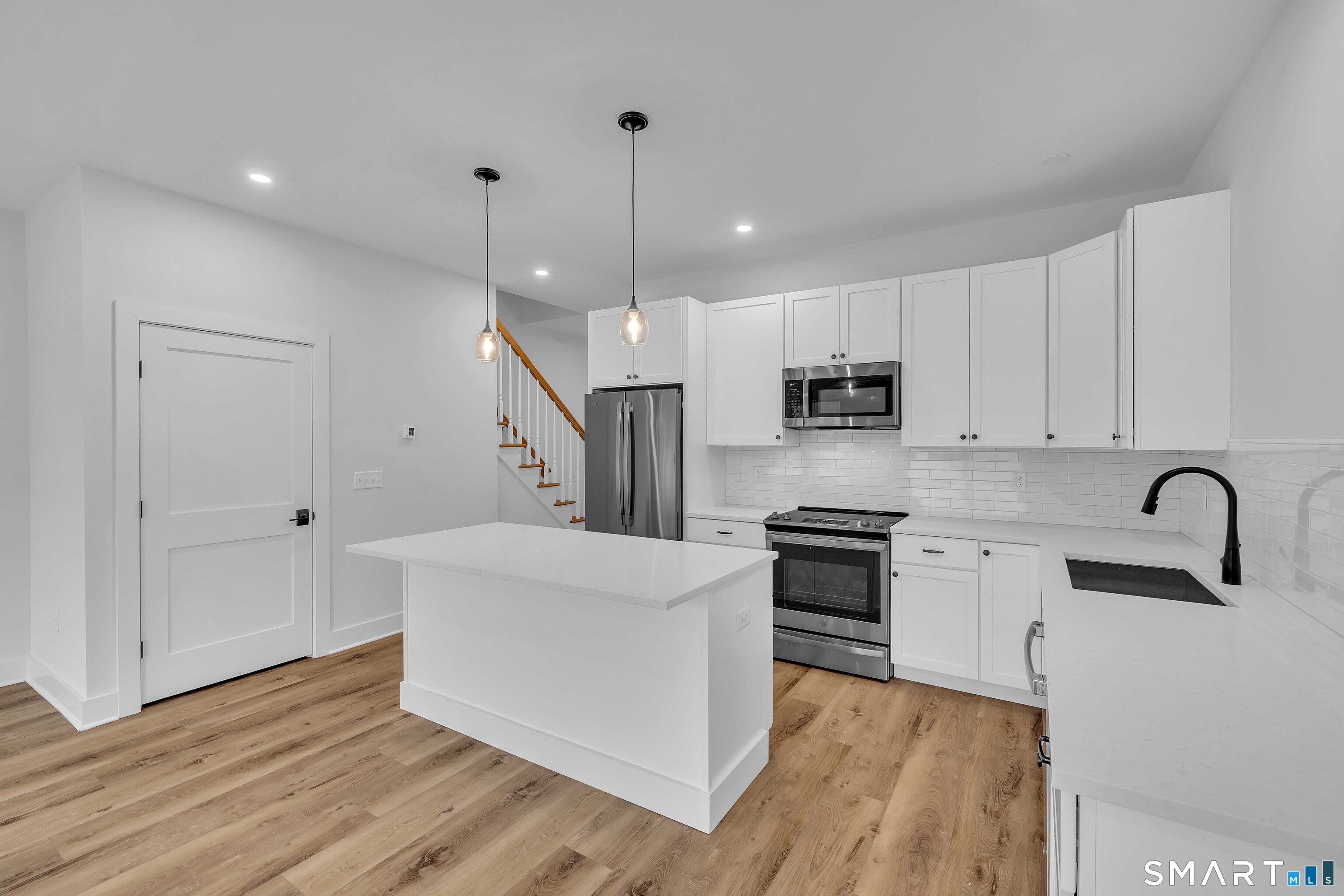 138 Boston Post 17 Road Property Photo 10
