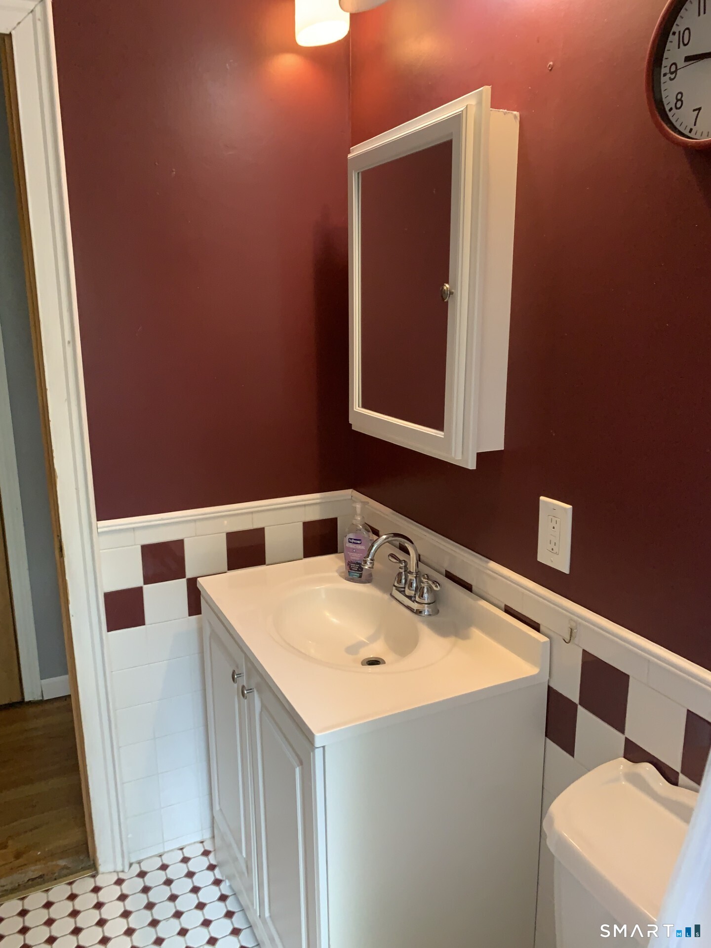 24 Sylvan Avenue Property Photo 16