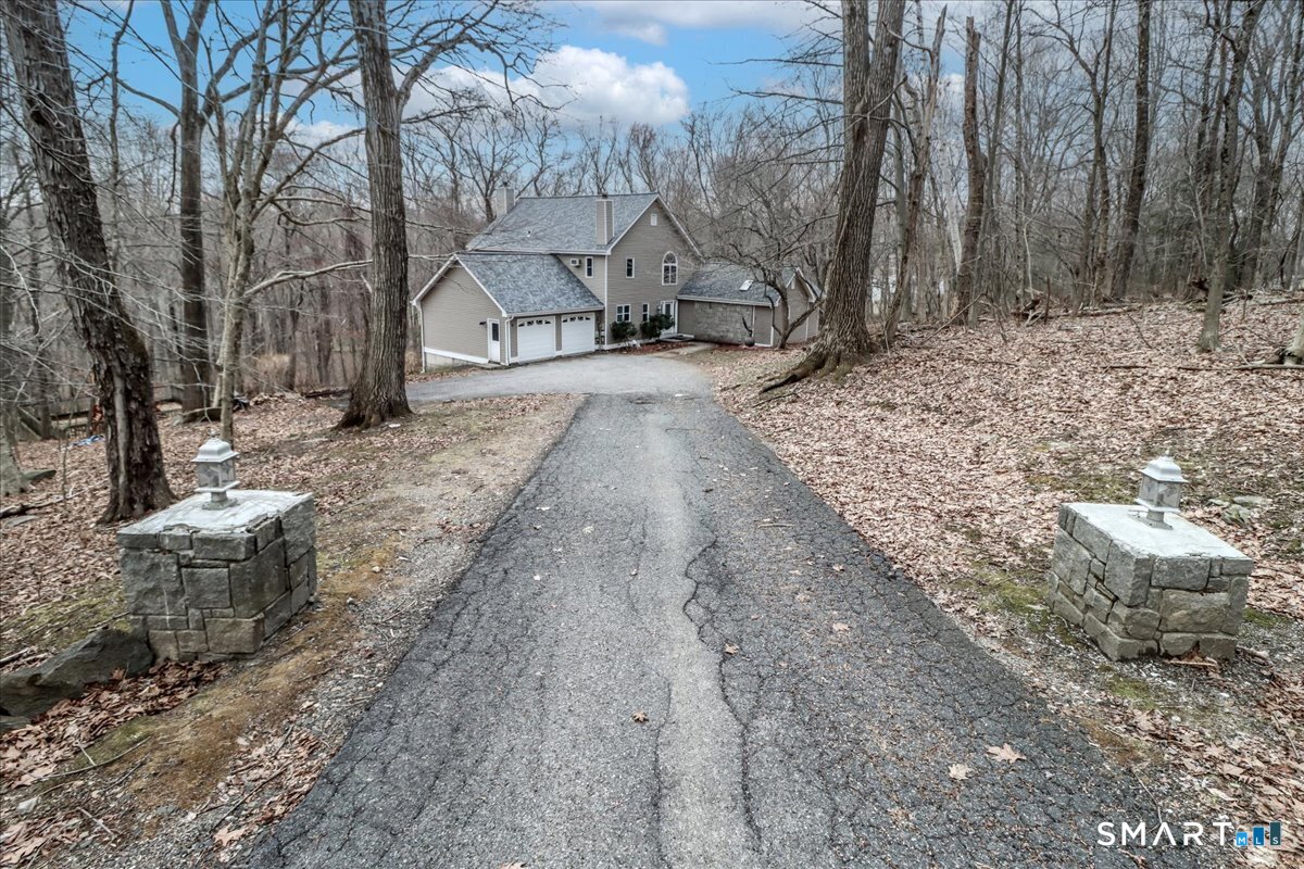 8 Pebble Lane Property Photo 2