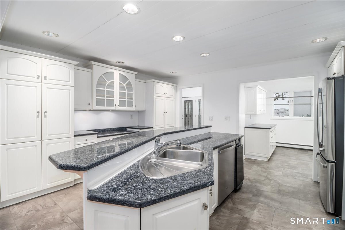 8 Pebble Lane Property Photo 3