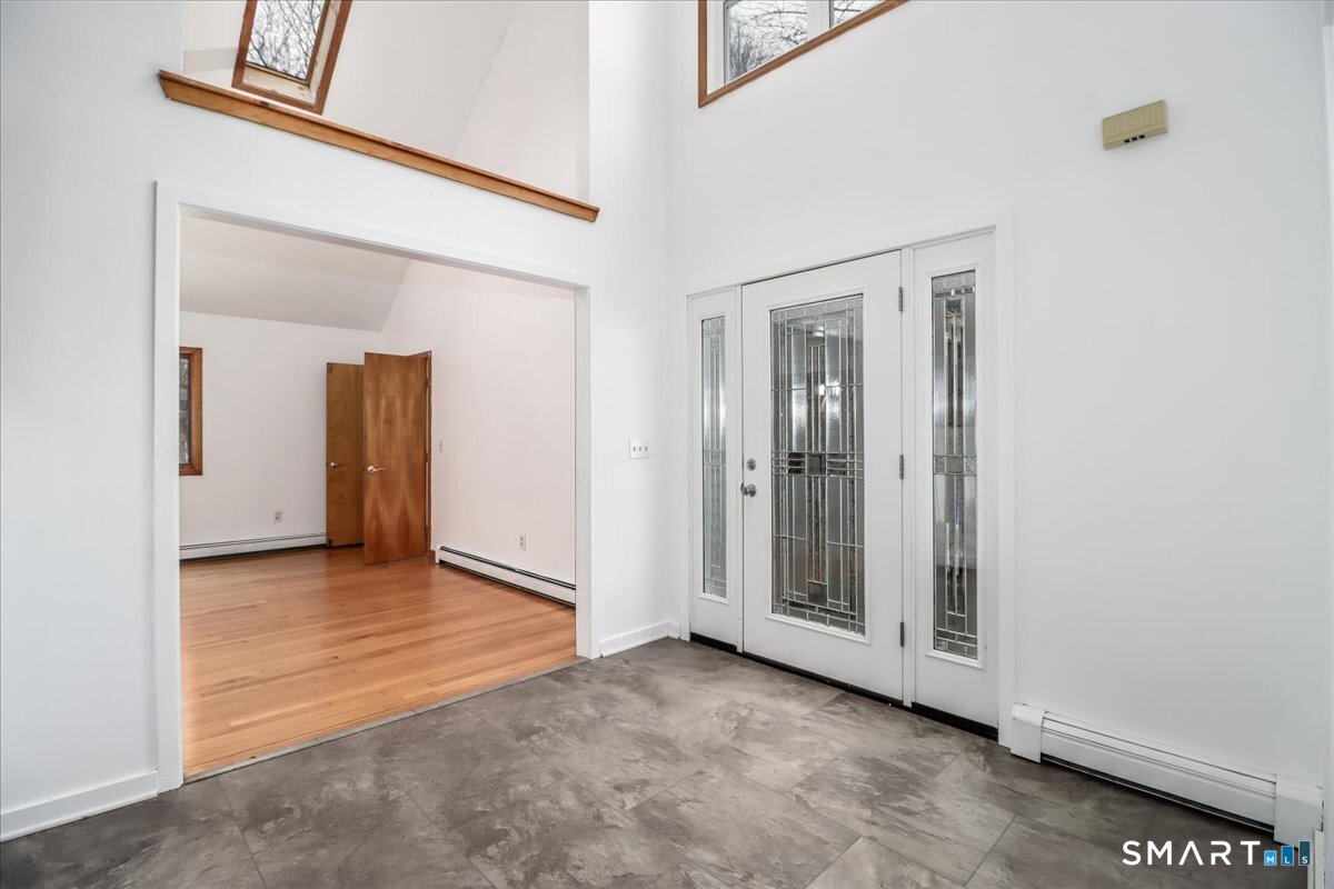 8 Pebble Lane Property Photo 9