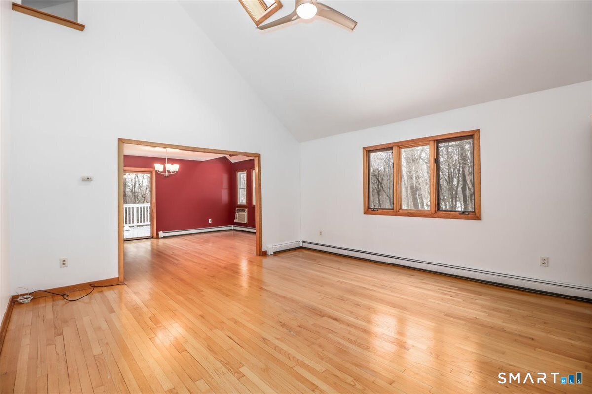 8 Pebble Lane Property Photo 10