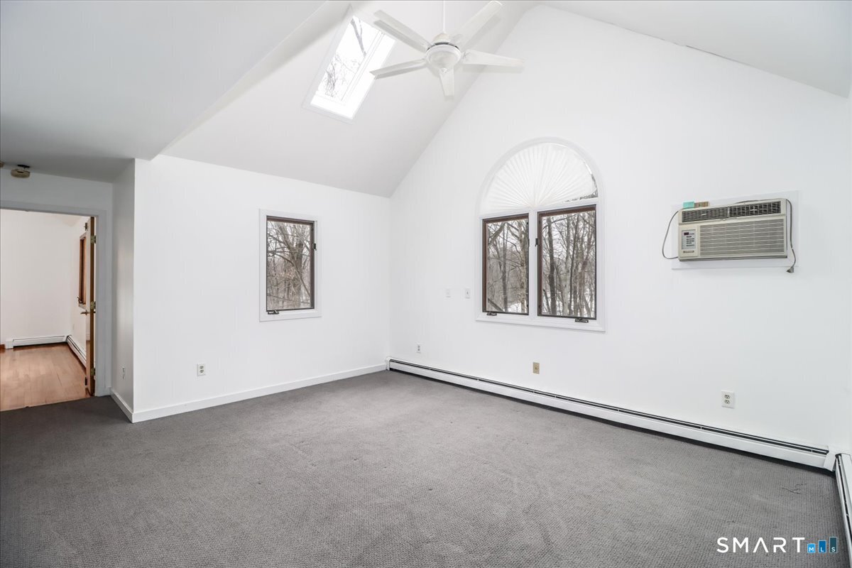 8 Pebble Lane Property Photo 17
