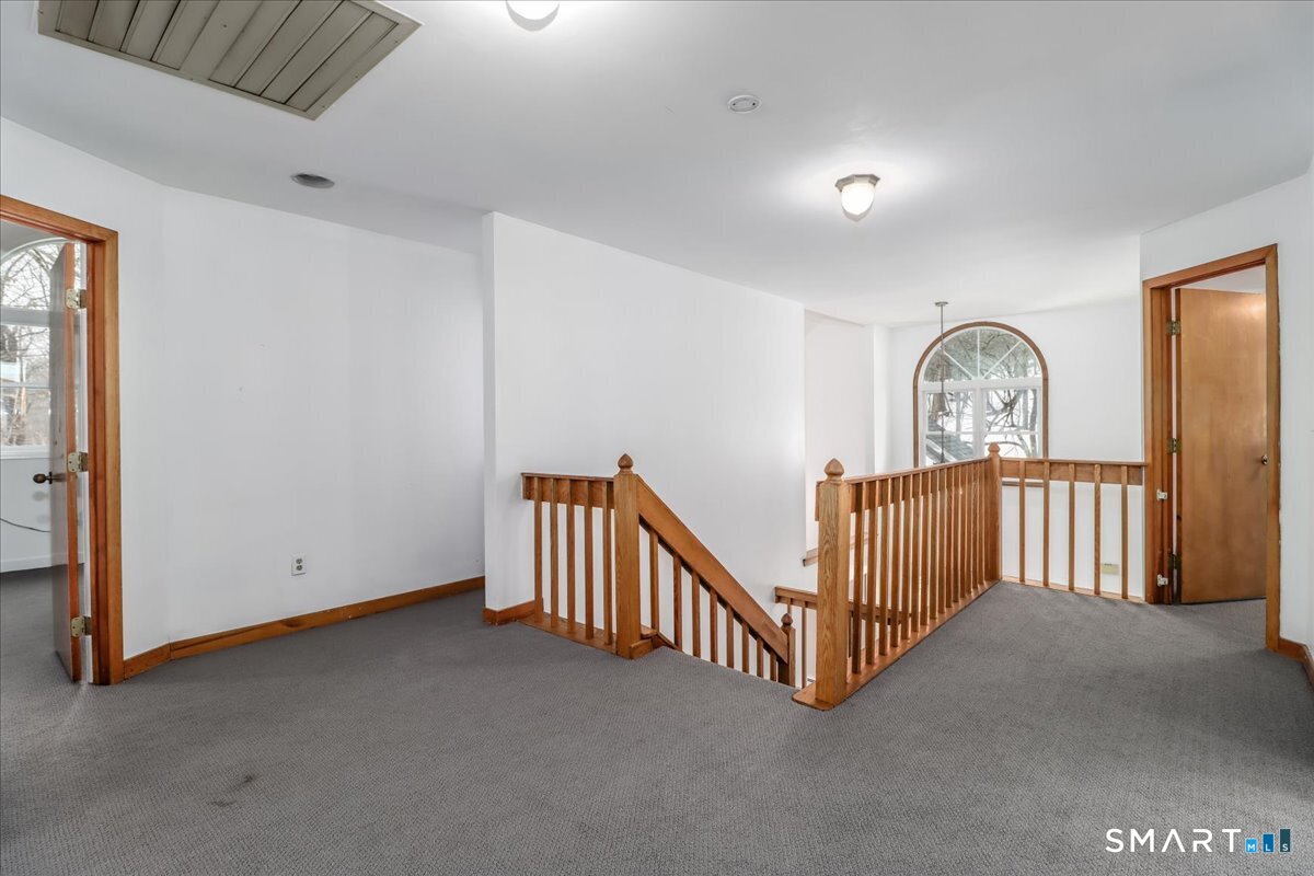 8 Pebble Lane Property Photo 23