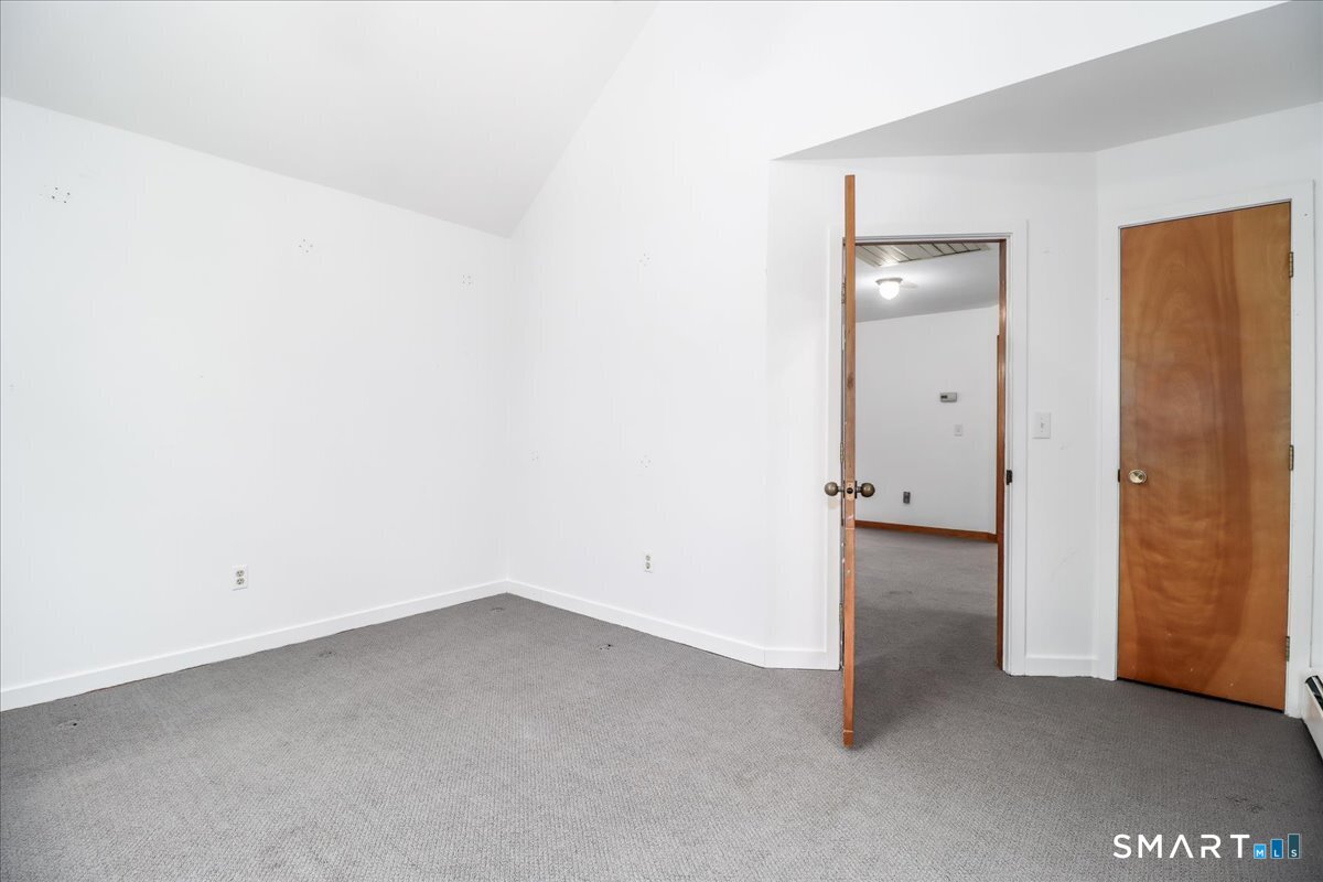 8 Pebble Lane Property Photo 32