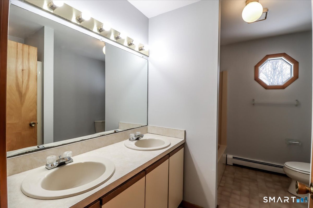 8 Pebble Lane Property Photo 33