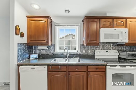 11 Cliff Road Property Photo 22