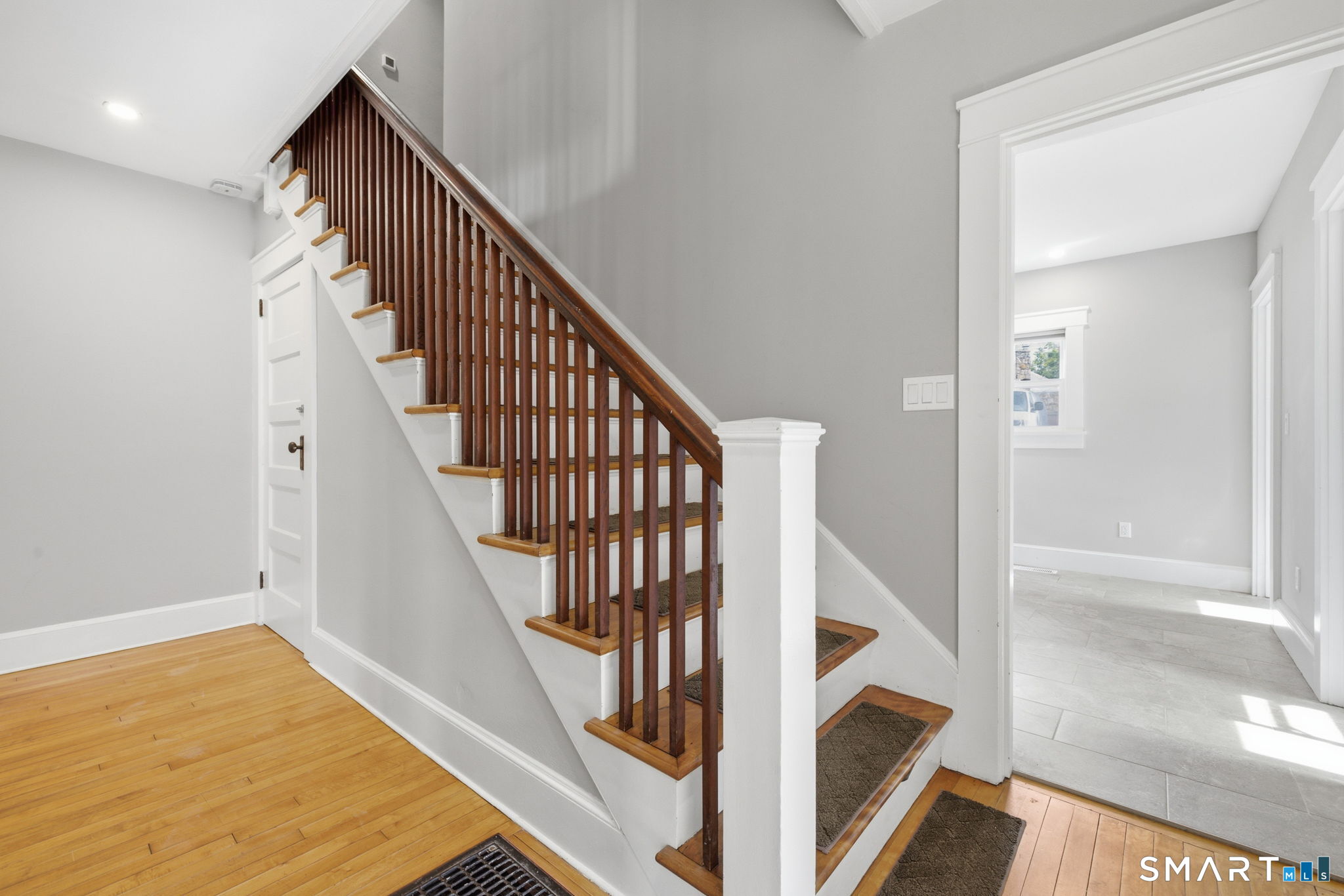 29 Main East Street Property Photo 8