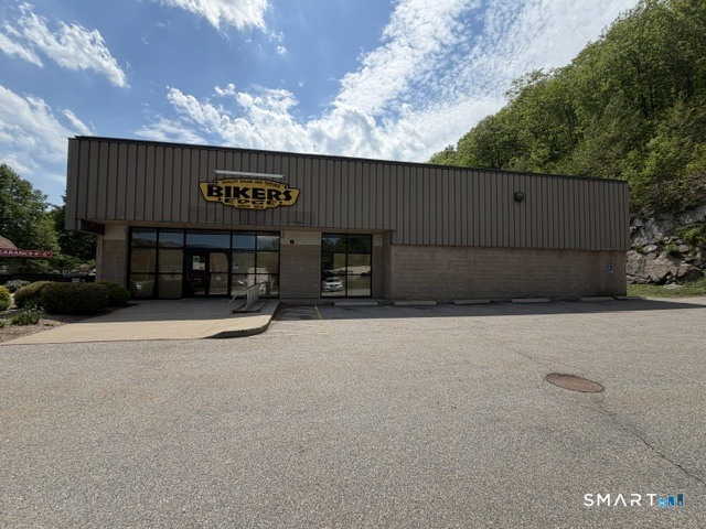 427 Winsted Road Property Photo 3