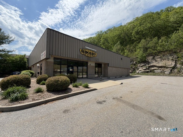 427 Winsted Road Property Photo 4