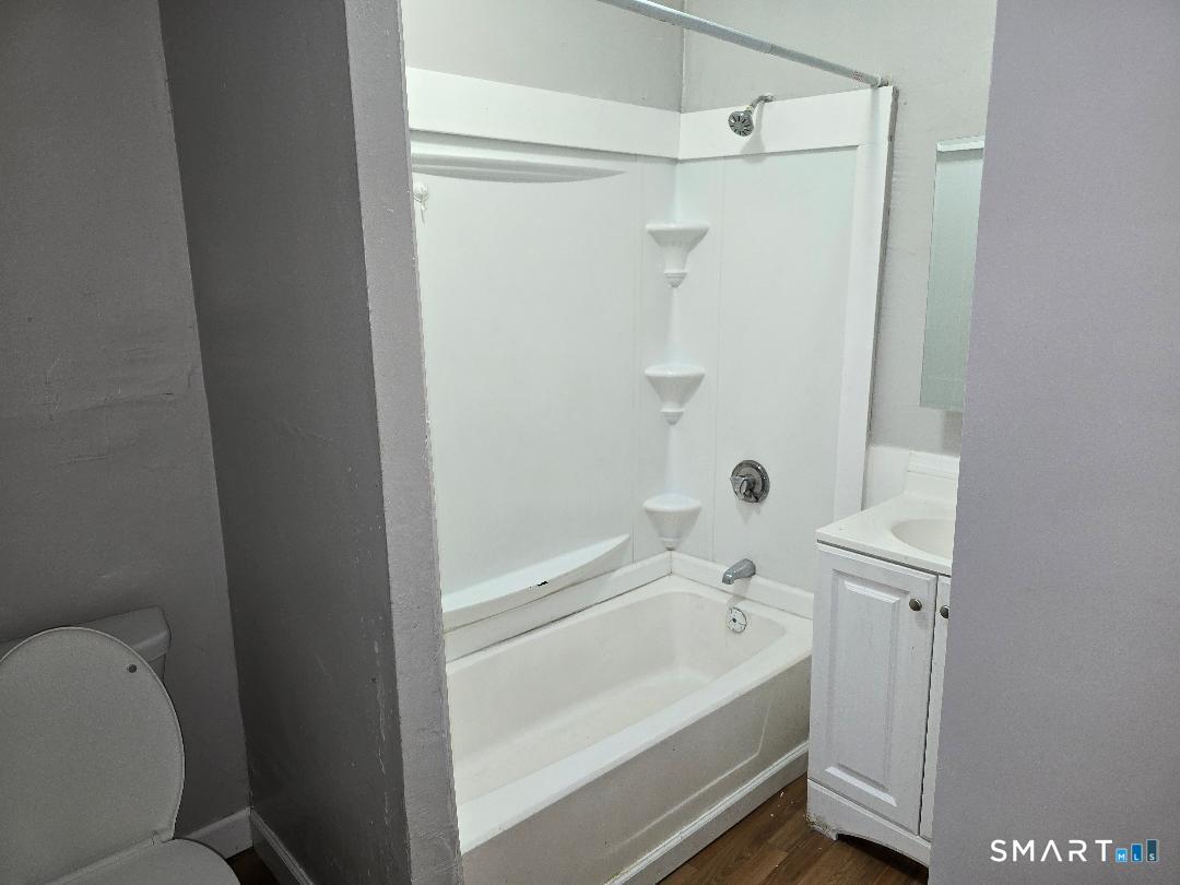 5 Hill B,d Street Property Photo 4
