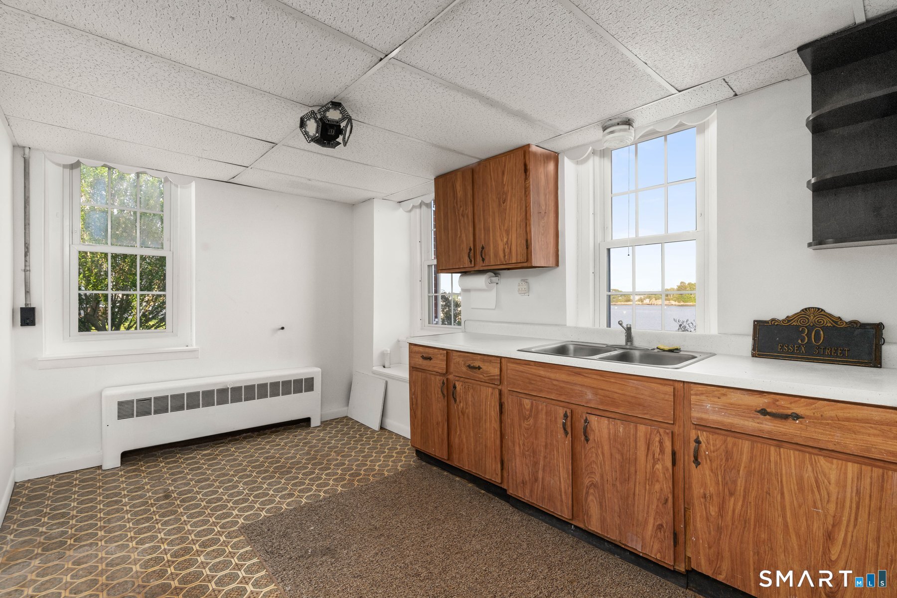 30 Essex Street Property Photo 37