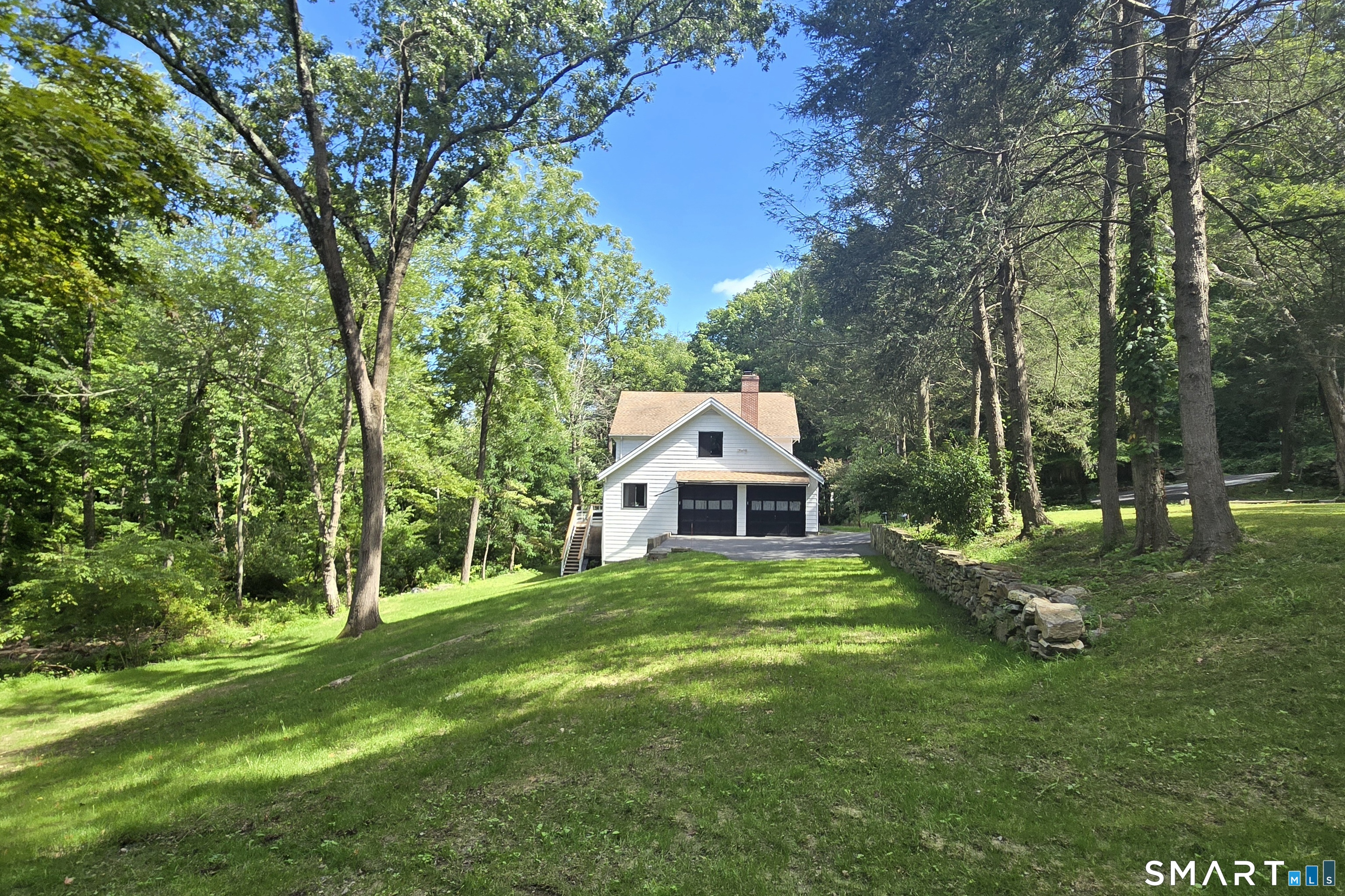 299 Redding Road Property Photo 3