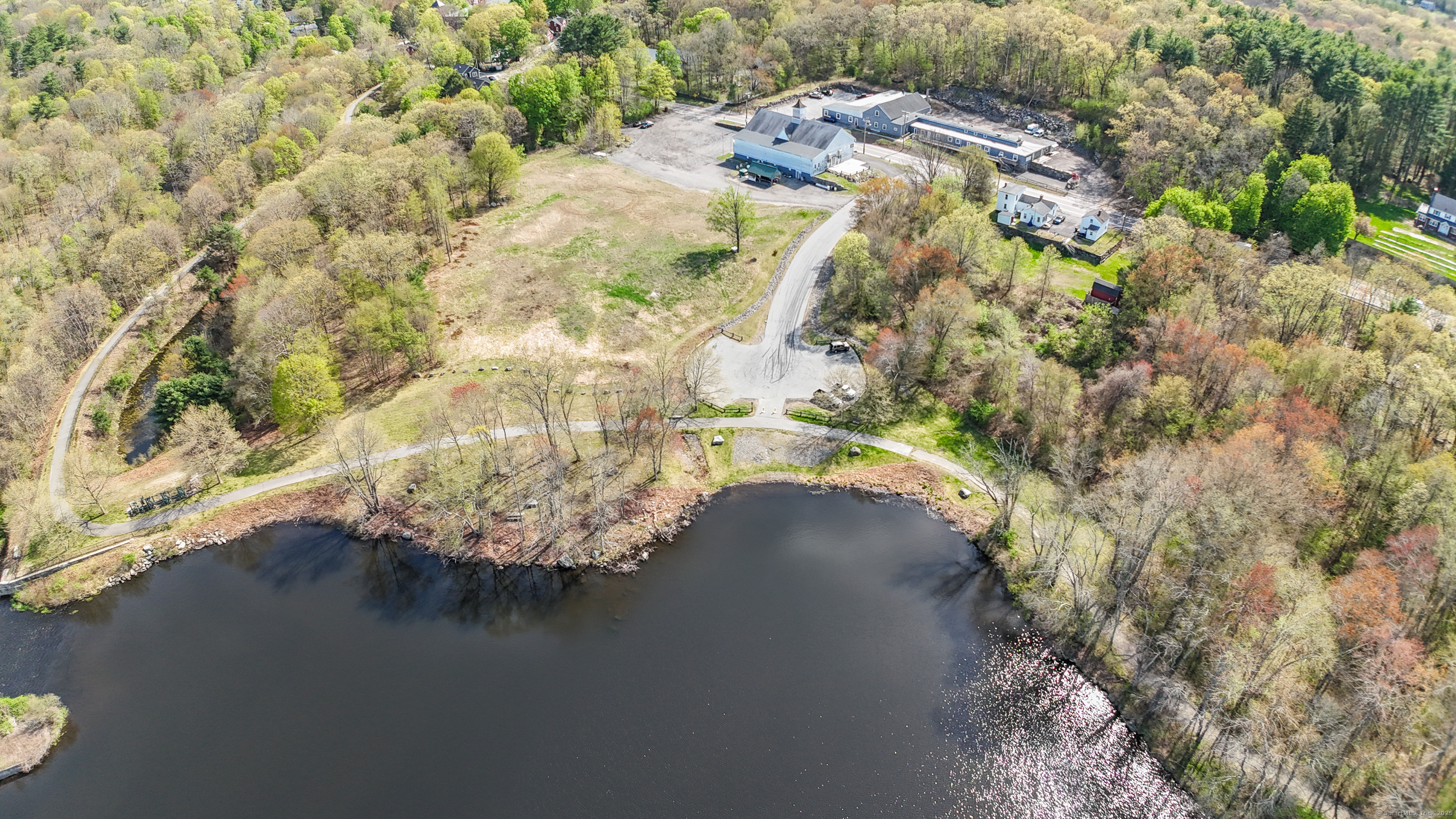 1017 Riverside Drive Property Photo 12
