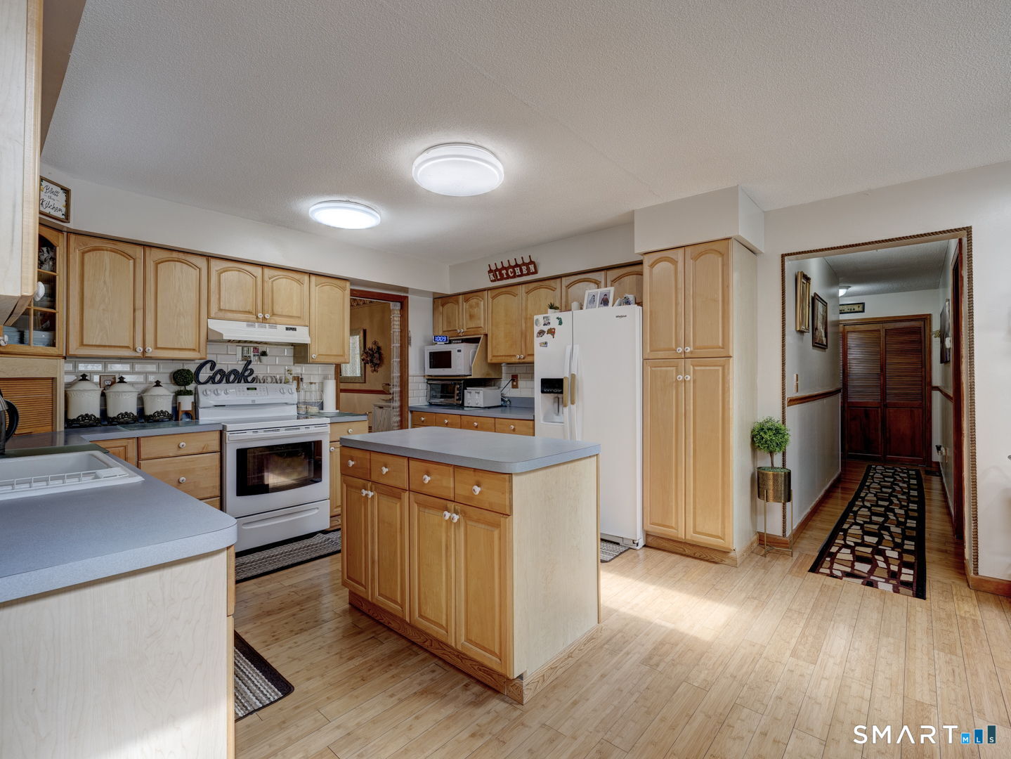 300 Hilltop Road Property Photo 17
