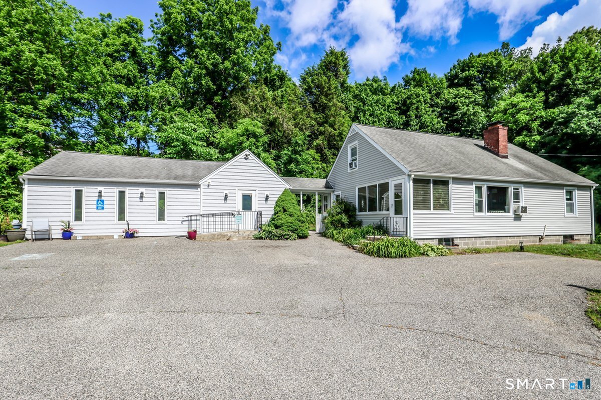 121 Litchfield Road Property Photo 1