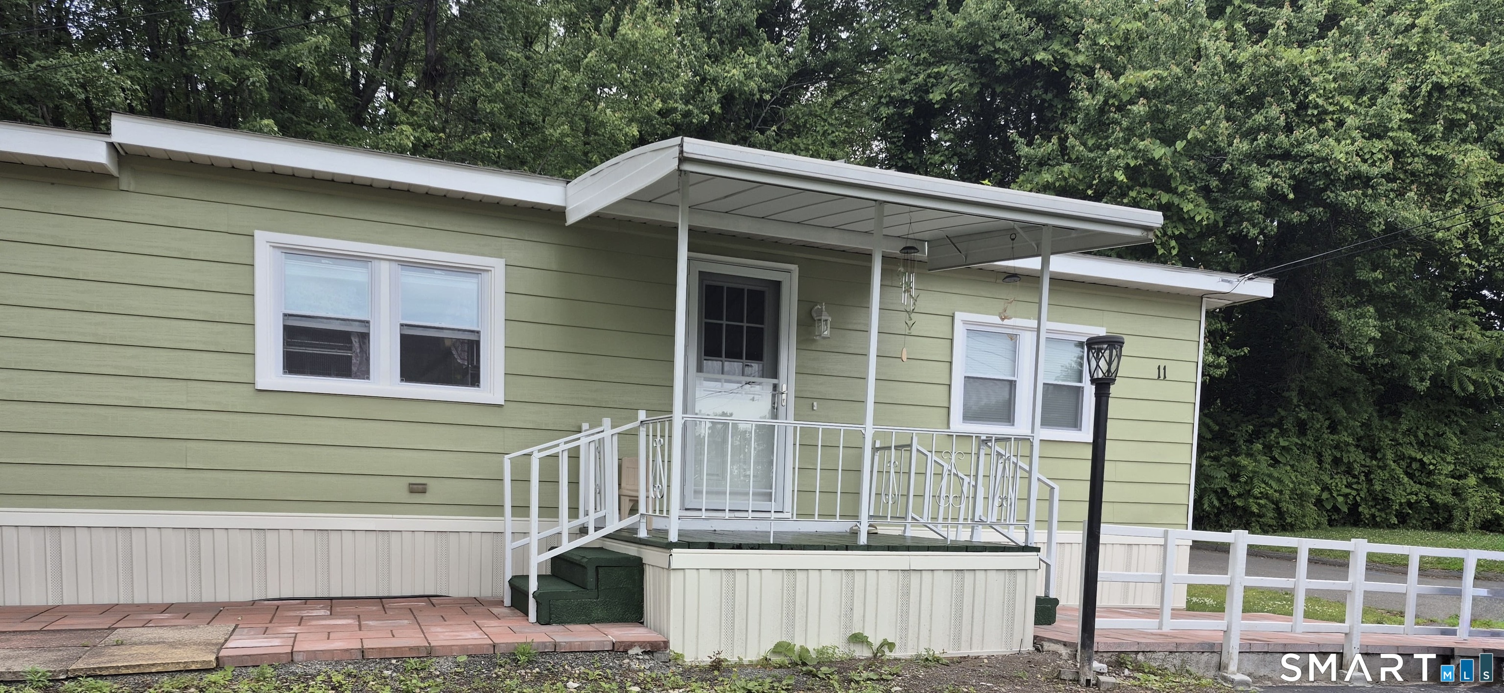 11 Eastview Road
