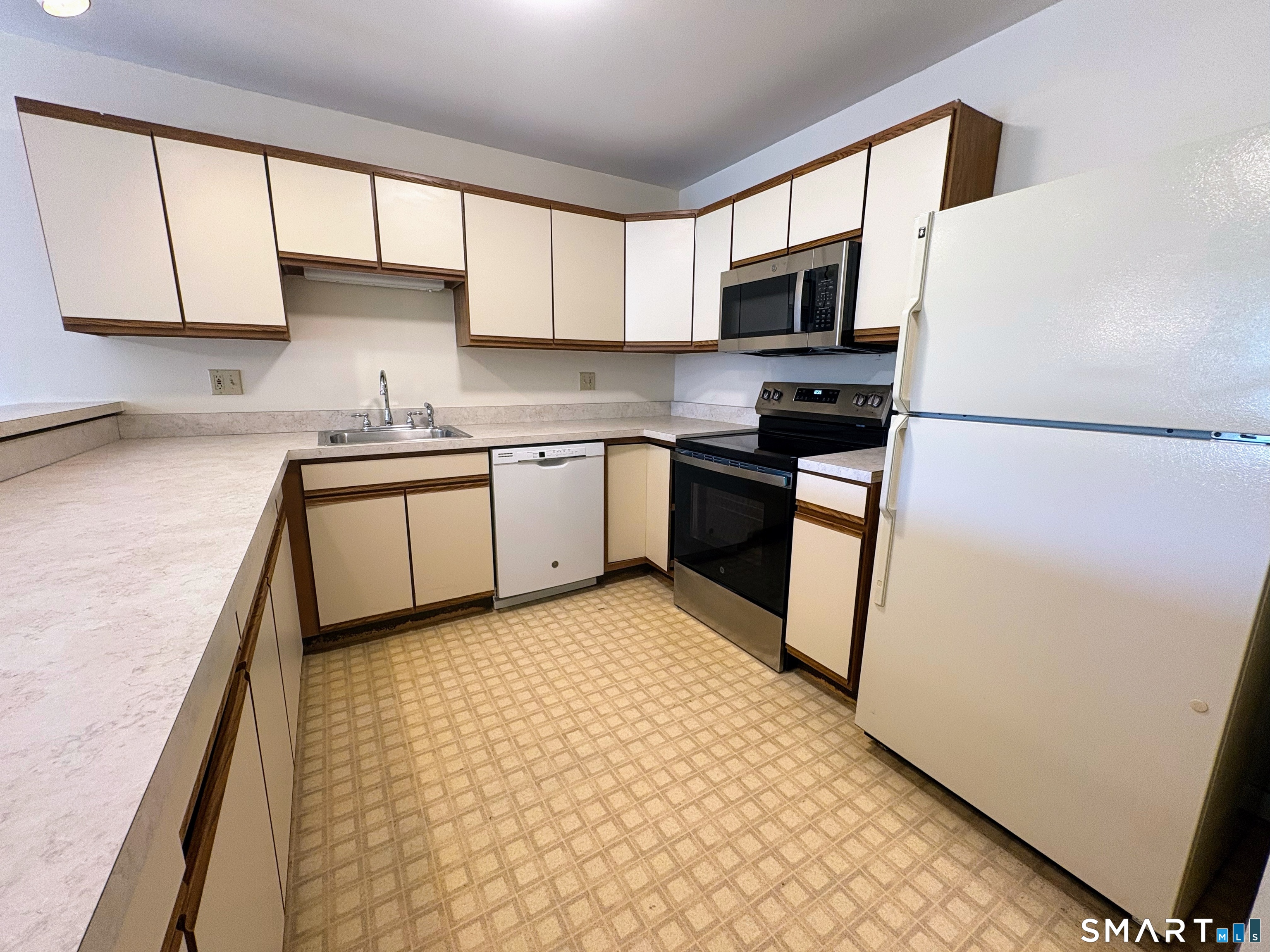 136 Deer Hill 205 Avenue Property Photo 11
