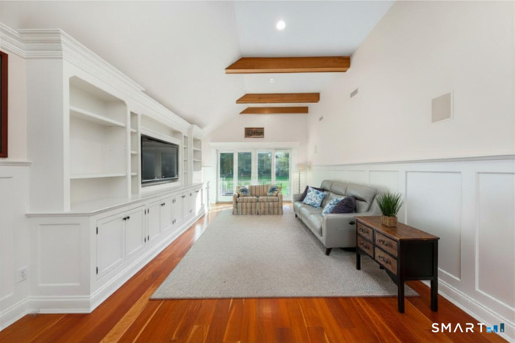 530 Flax Hill Road Property Photo 3