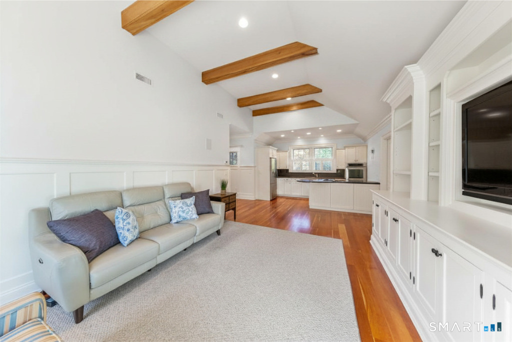 530 Flax Hill Road Property Photo 4