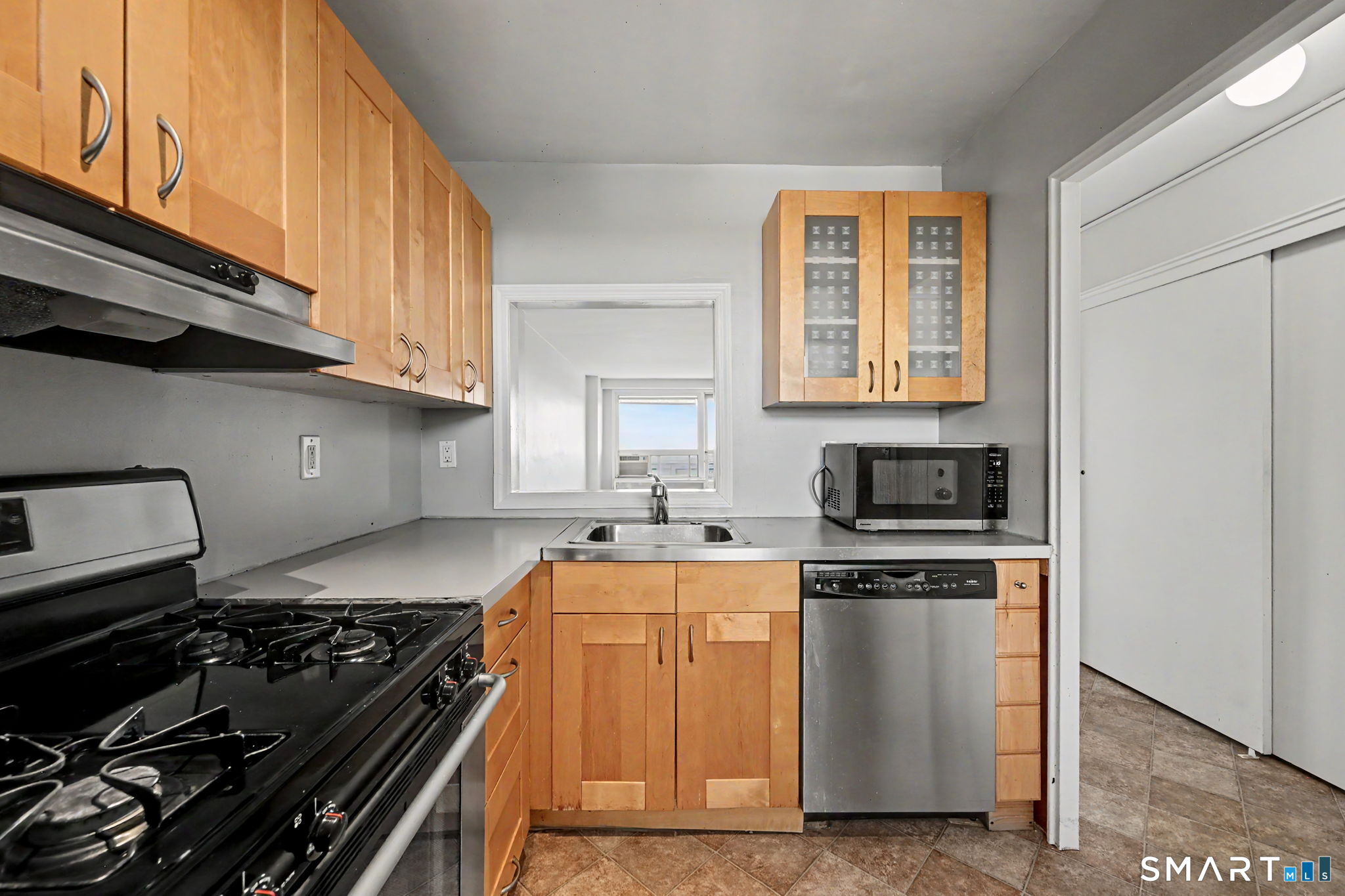 71 Strawberry Hill 909 Avenue Property Photo 2