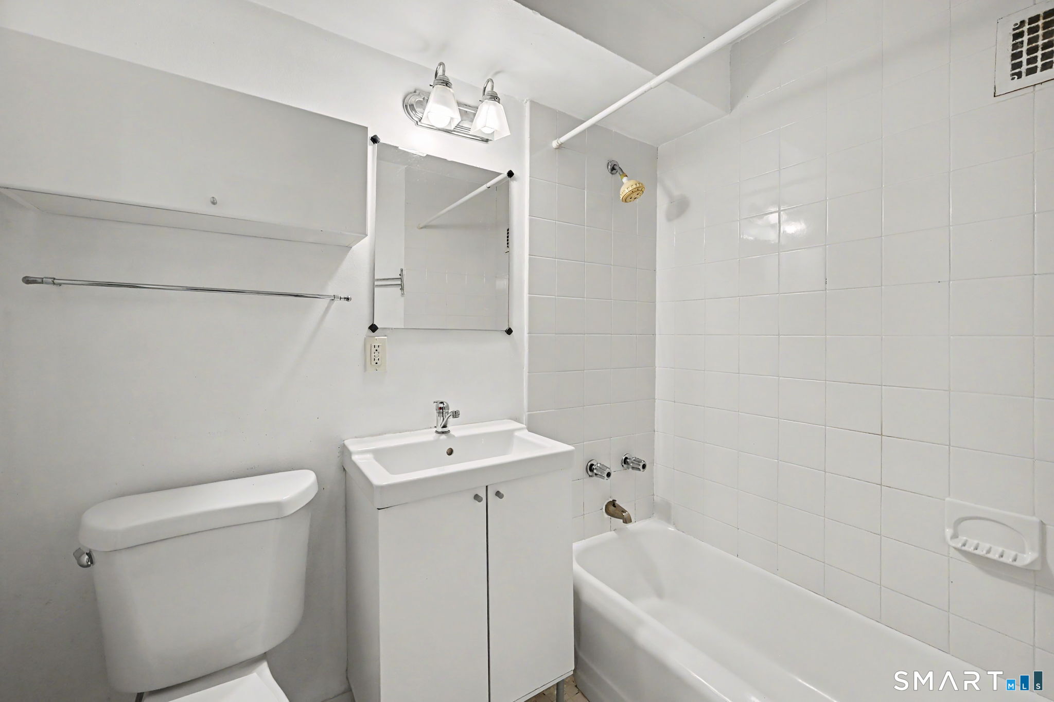71 Strawberry Hill 909 Avenue Property Photo 9