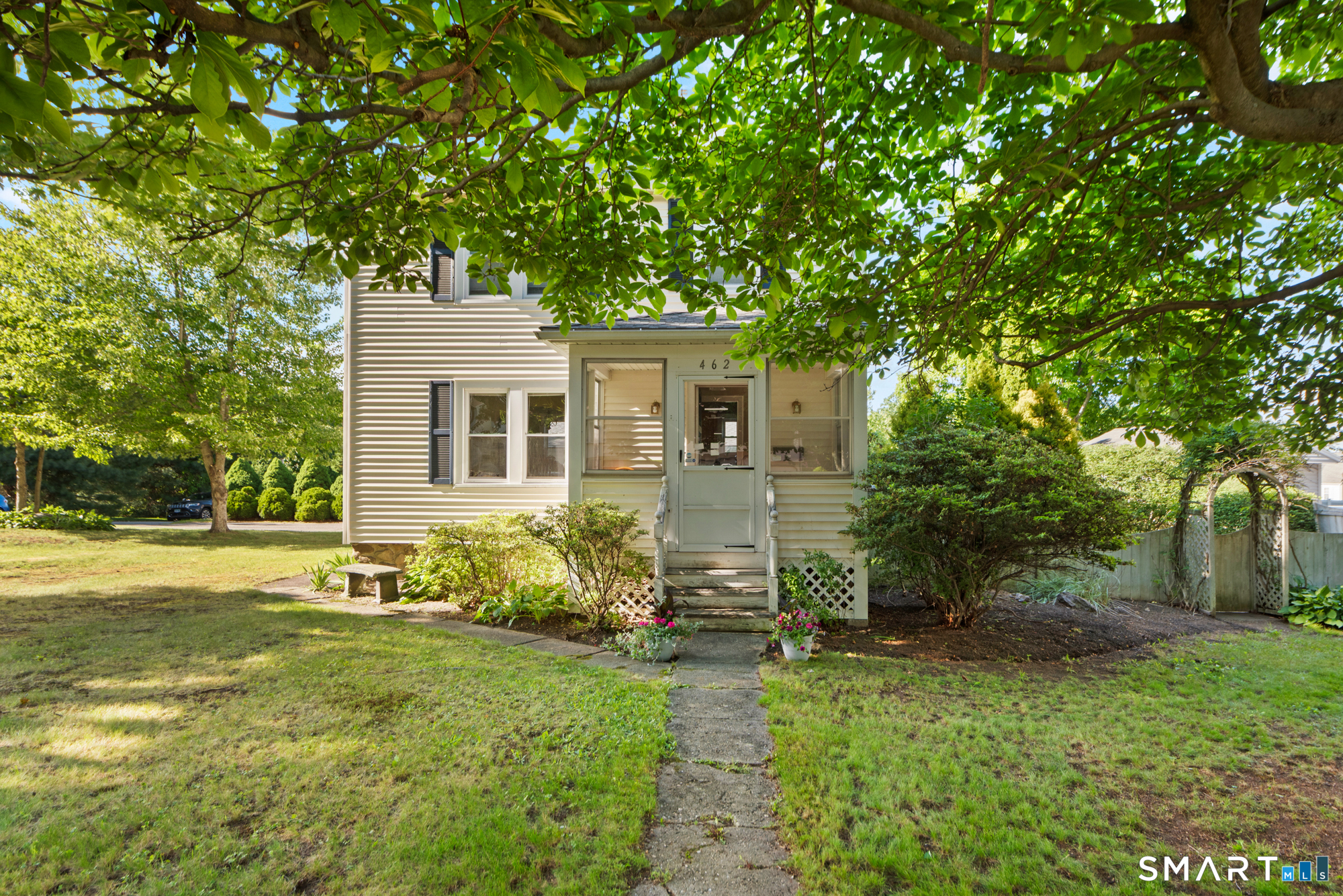 462 Davis Street Property Photo 2