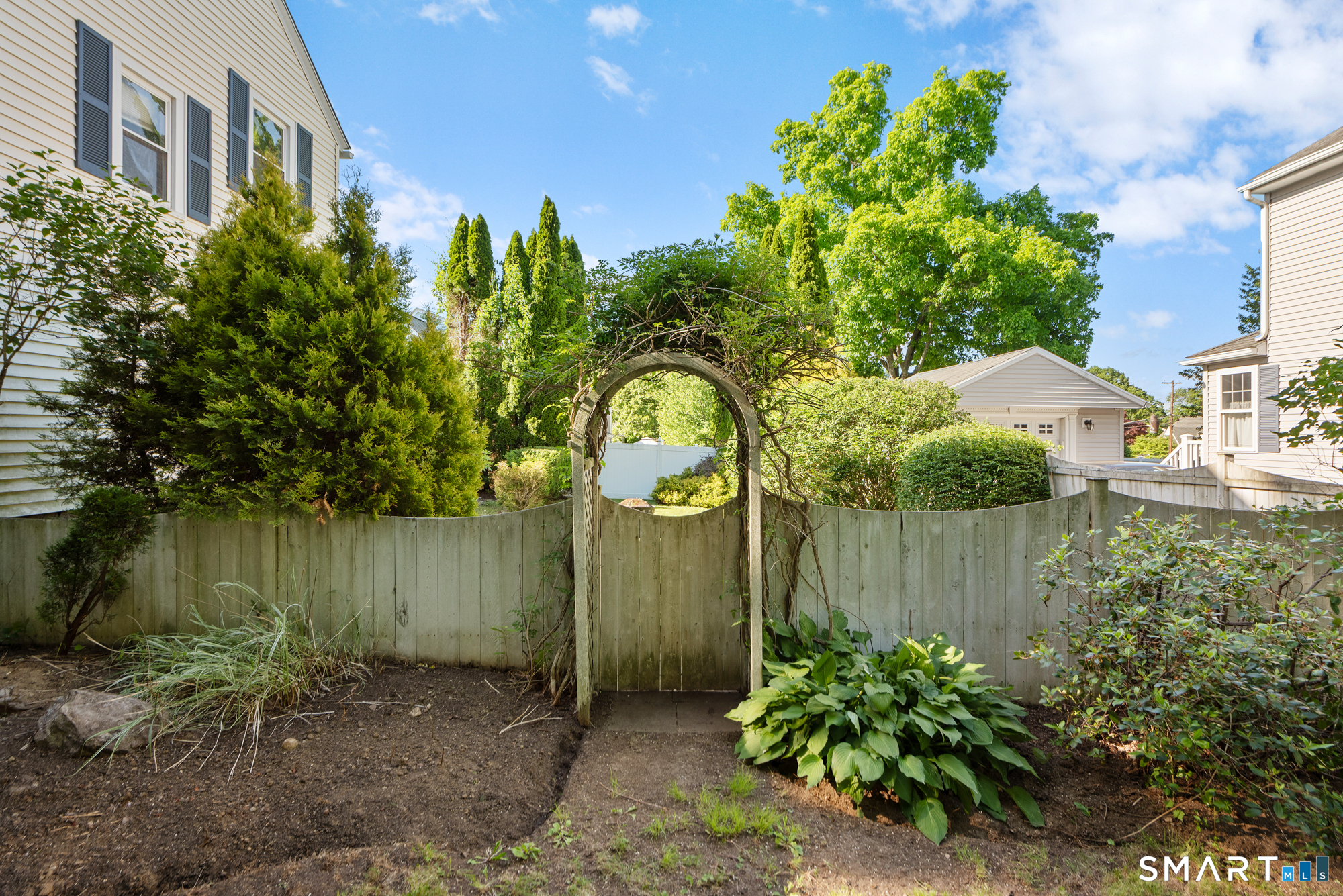 462 Davis Street Property Photo 4