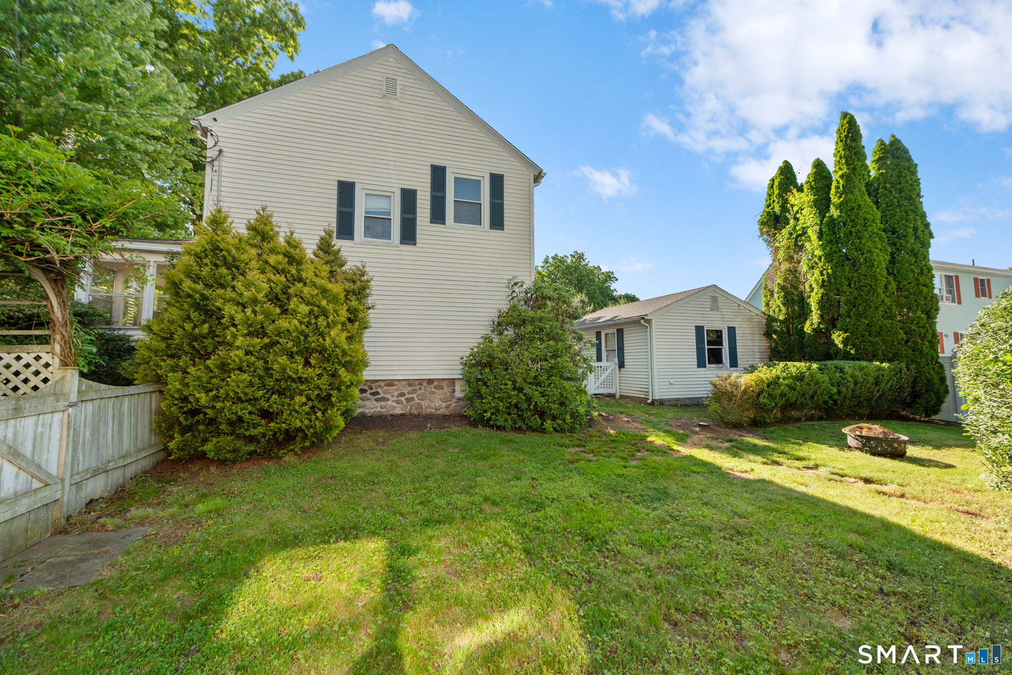 462 Davis Street Property Photo 5