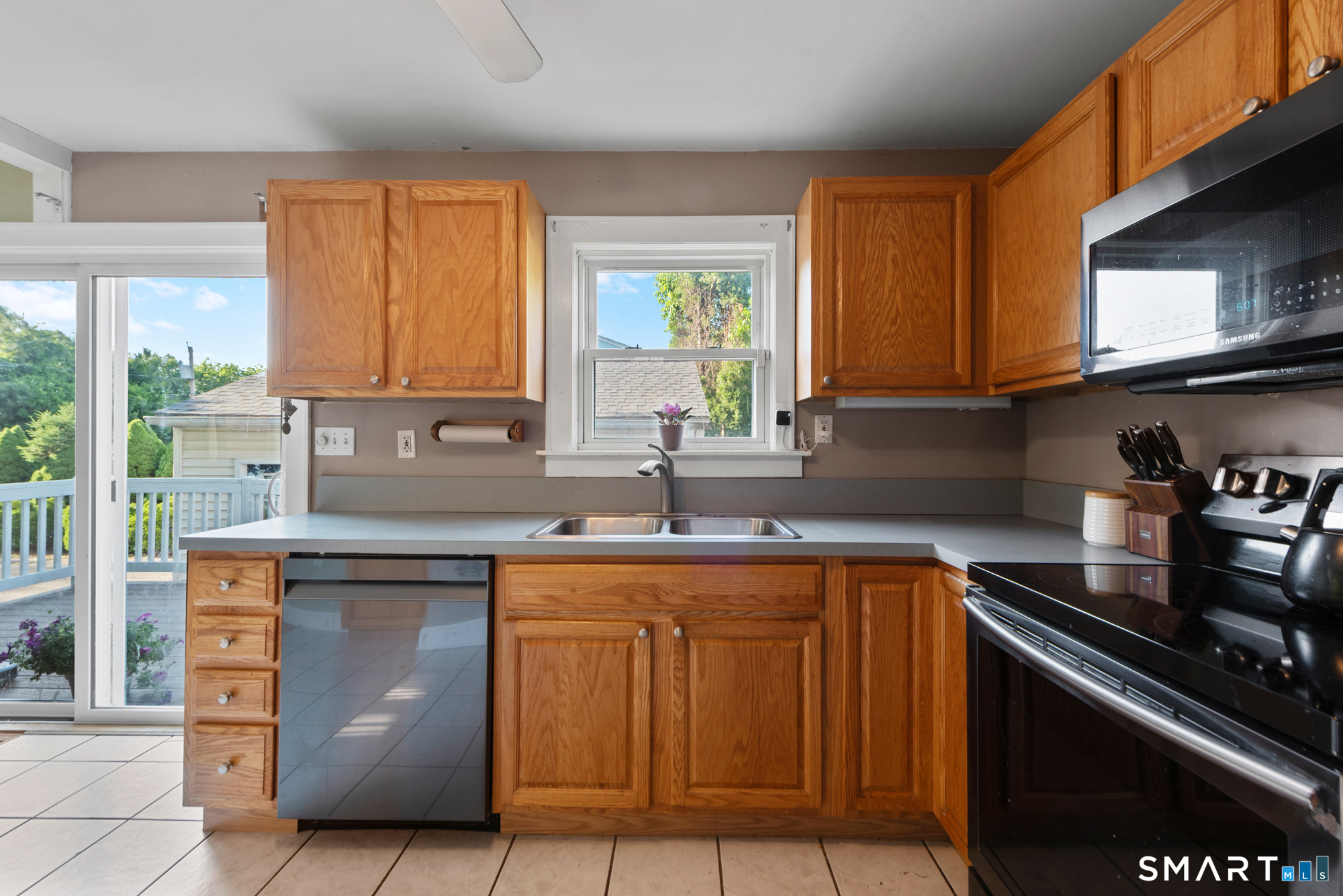 462 Davis Street Property Photo 13