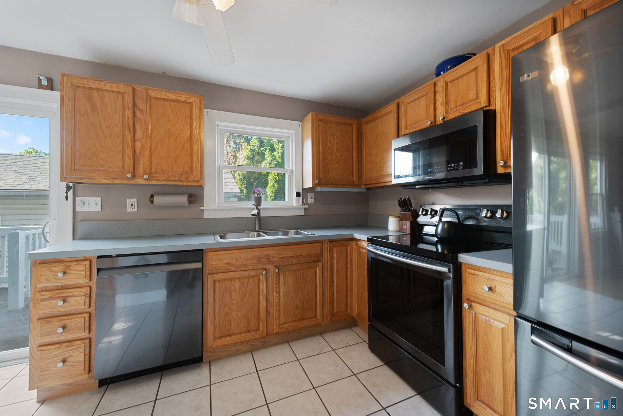462 Davis Street Property Photo 14