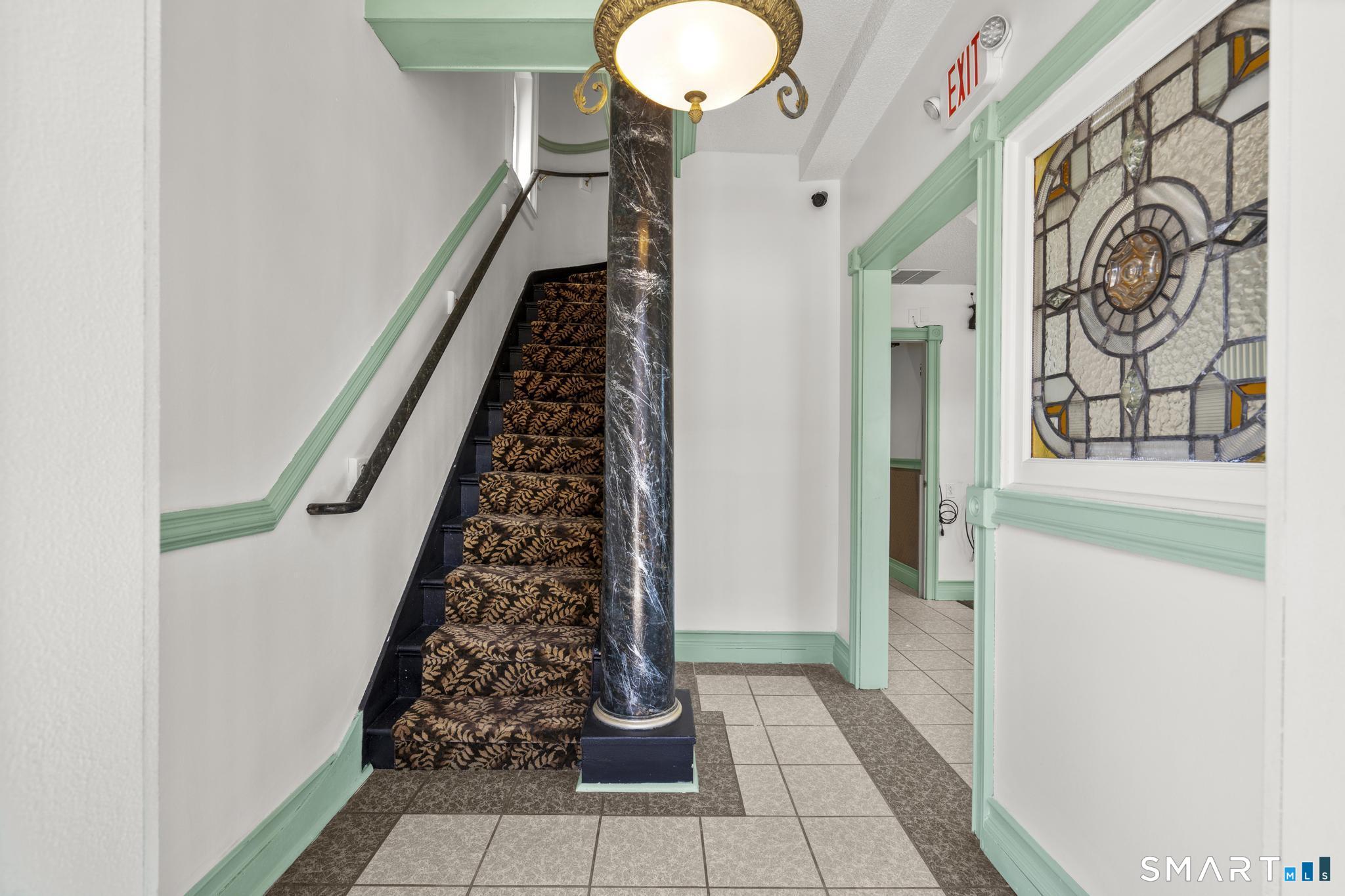 124 Jefferson 1st Floor Street Property Photo 6