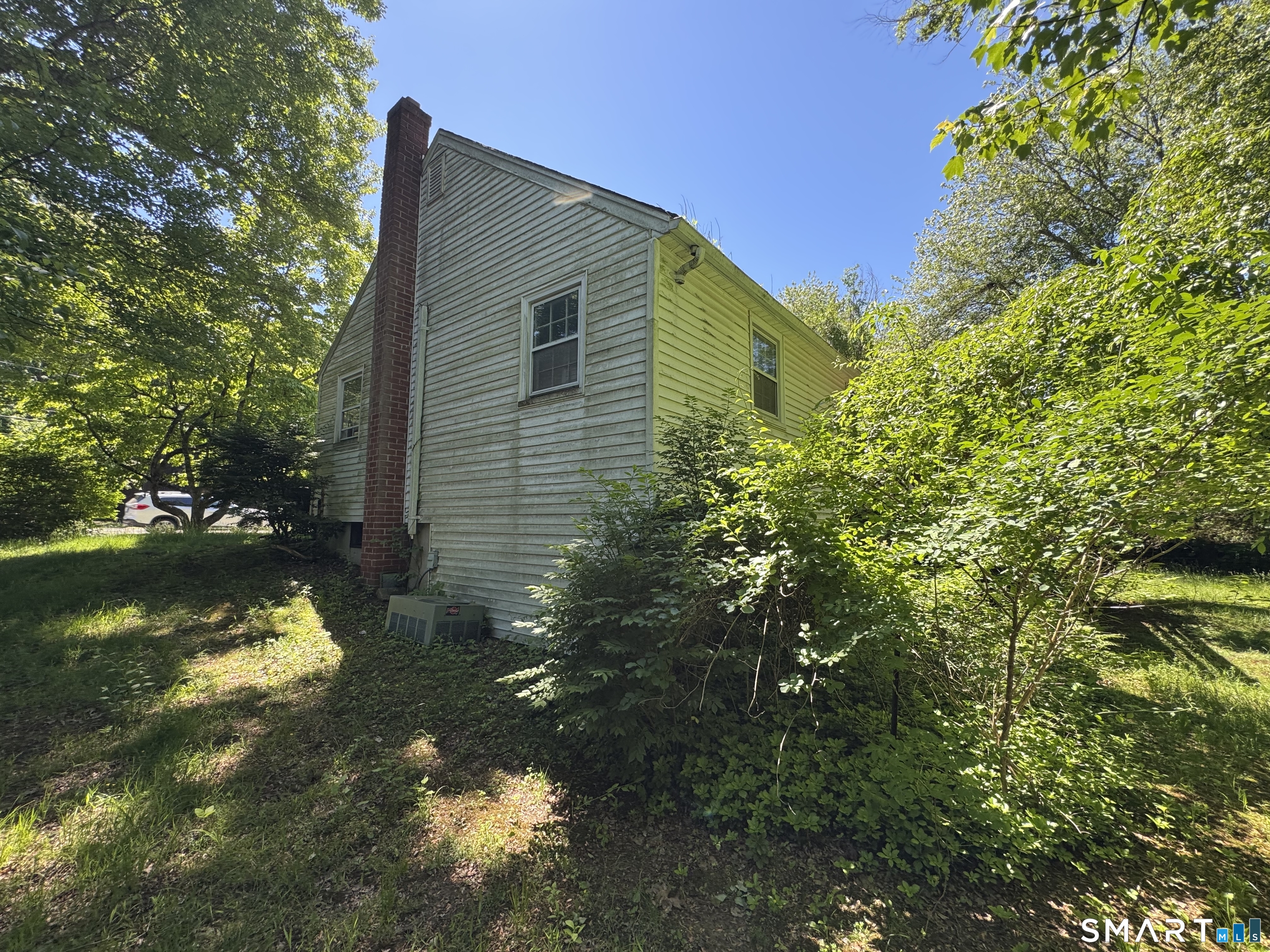 513 Essex Road Property Photo 5