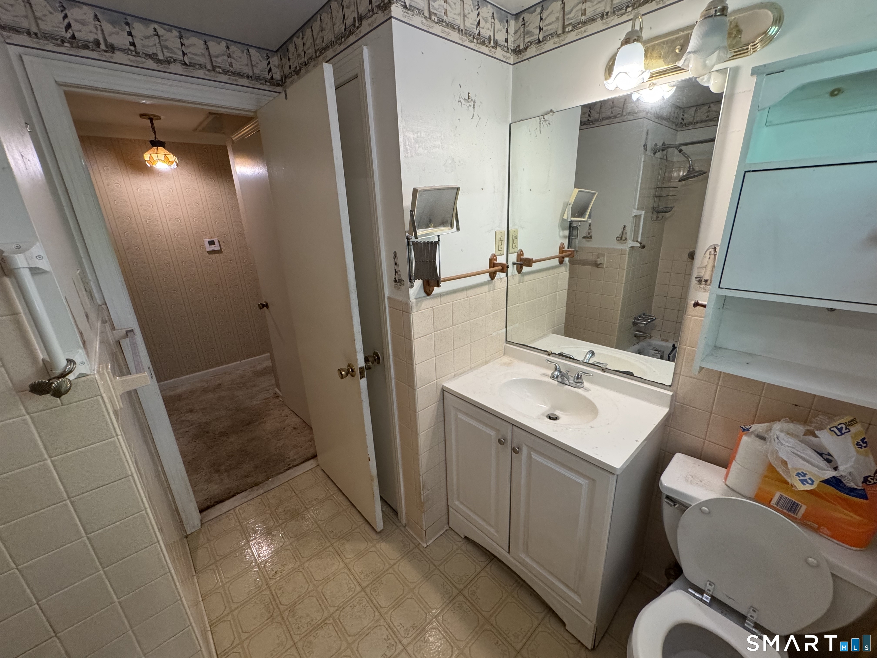 513 Essex Road Property Photo 18