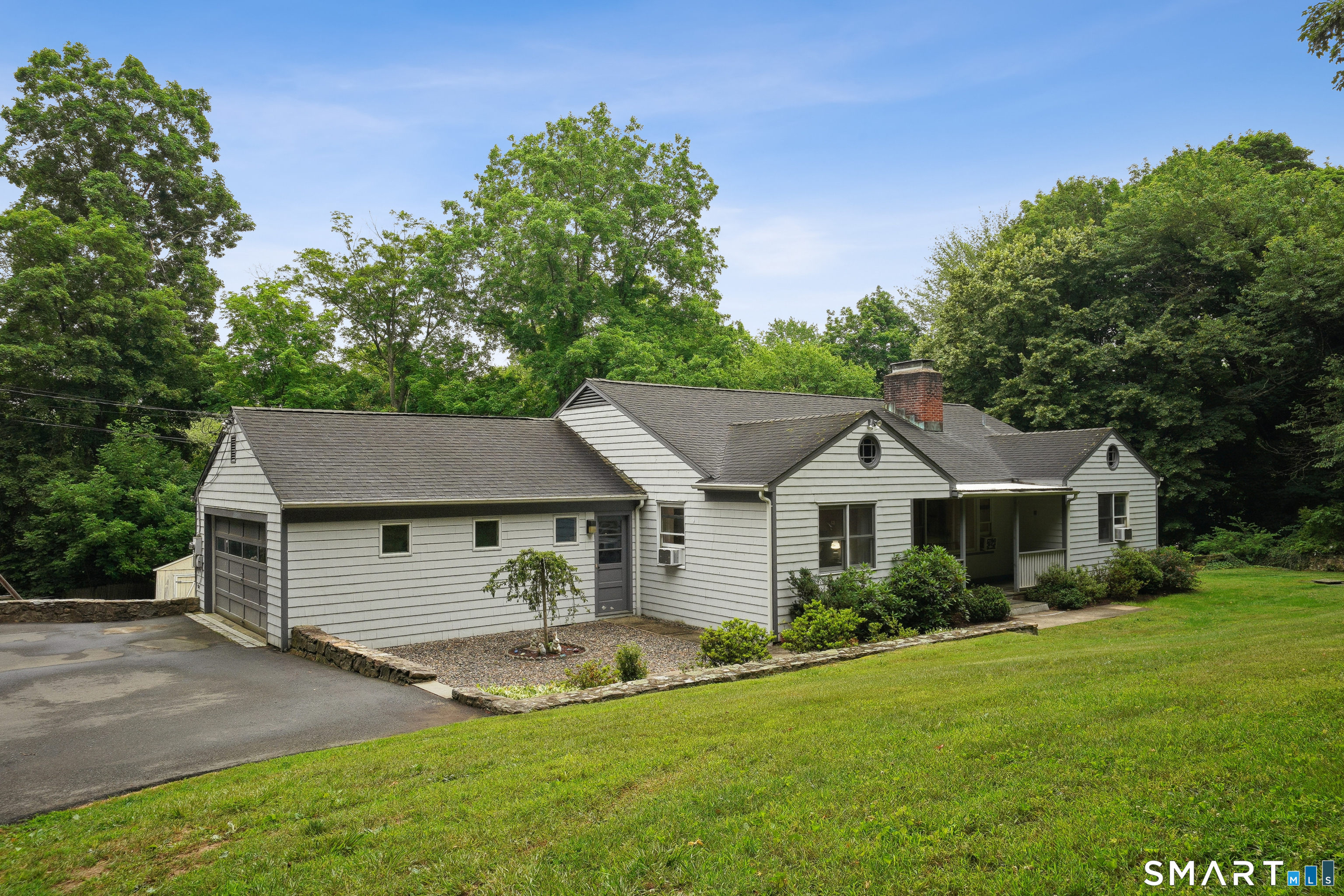 40 Comstock Hill Avenue Property Photo 1