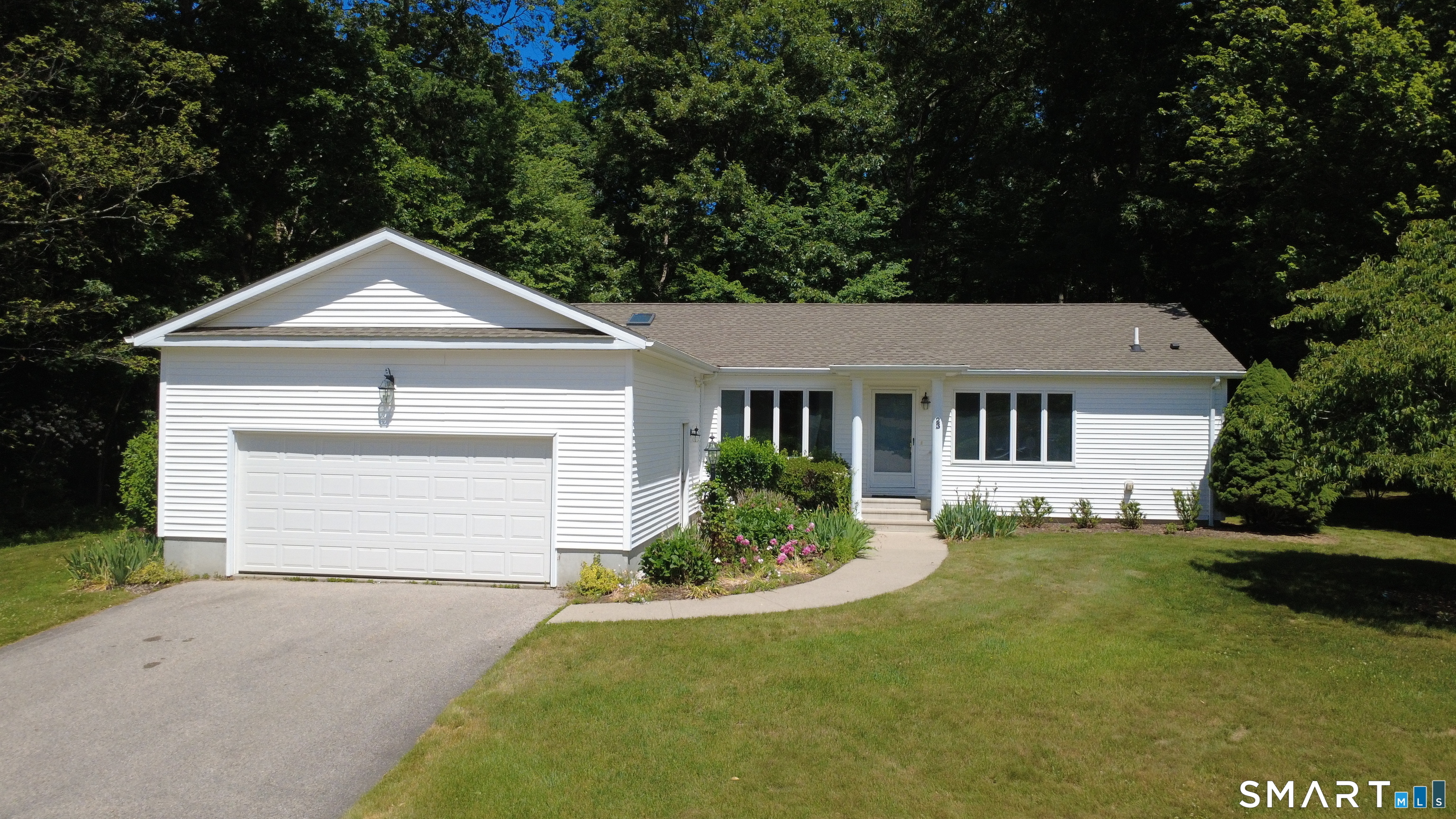 23 Hillcrest Drive Property Photo 1