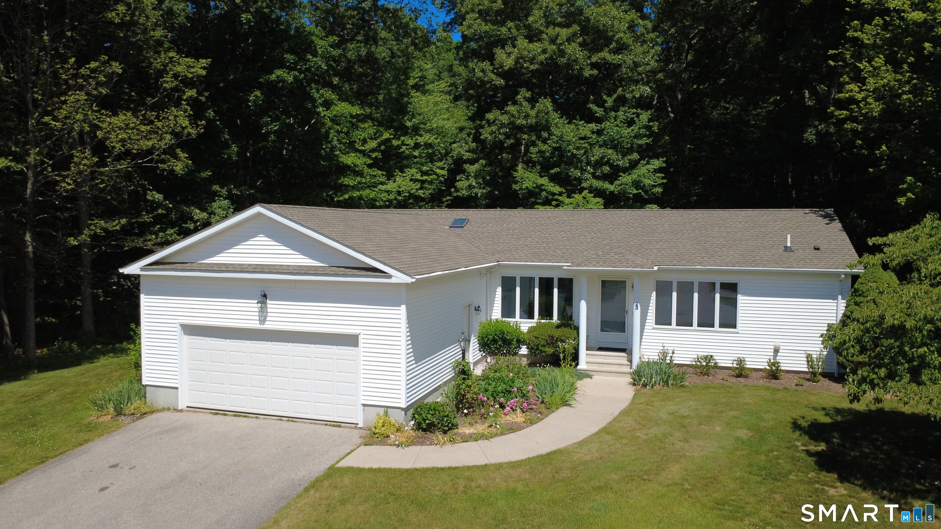 23 Hillcrest Drive Property Photo 2