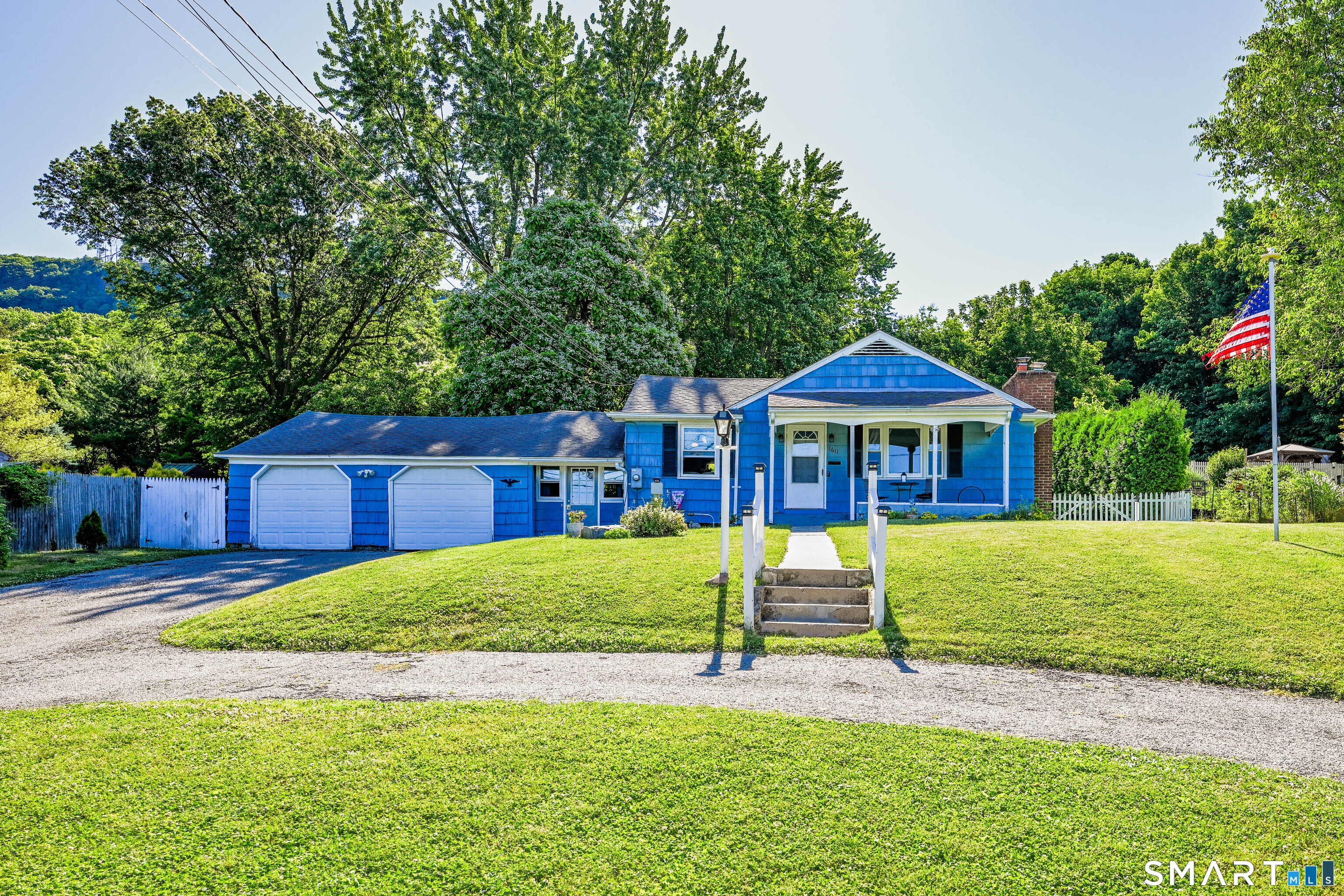 1611 Meriden Avenue Property Photo 1