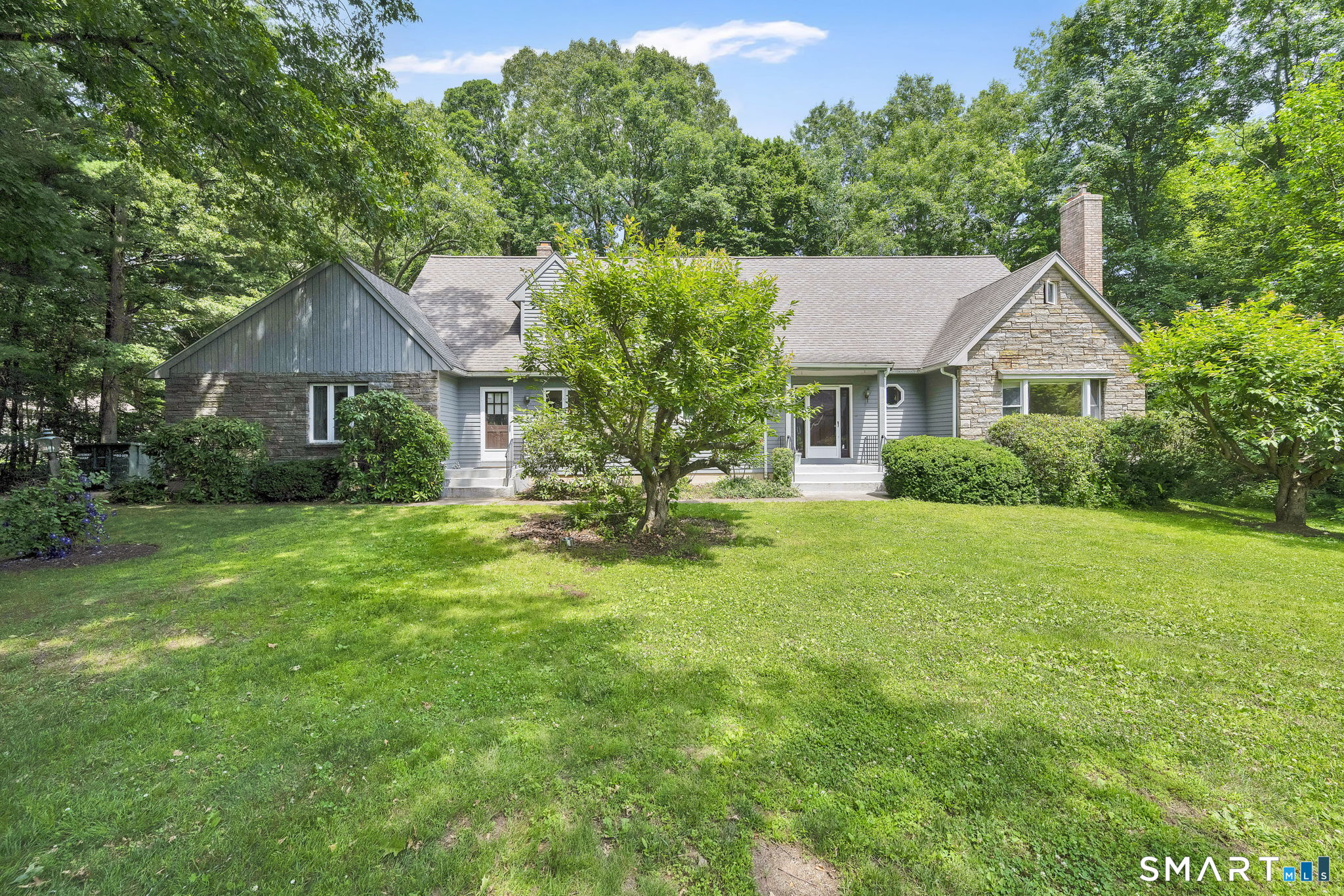33 Woodmar Circle Property Photo 1