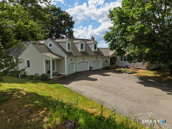 571 Woodland Street Property Photo 4