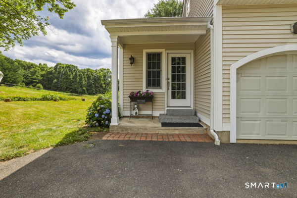 571 Woodland Street Property Photo 15